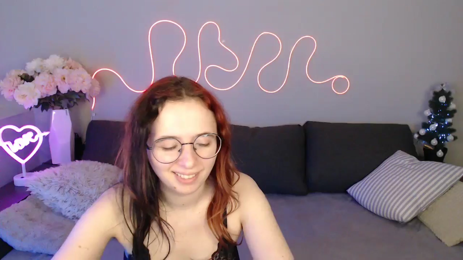 Gallery image thumbnail from Mini_Diva's myfreecams stream on, 12/24/2025, 14:42 image 18 of 20