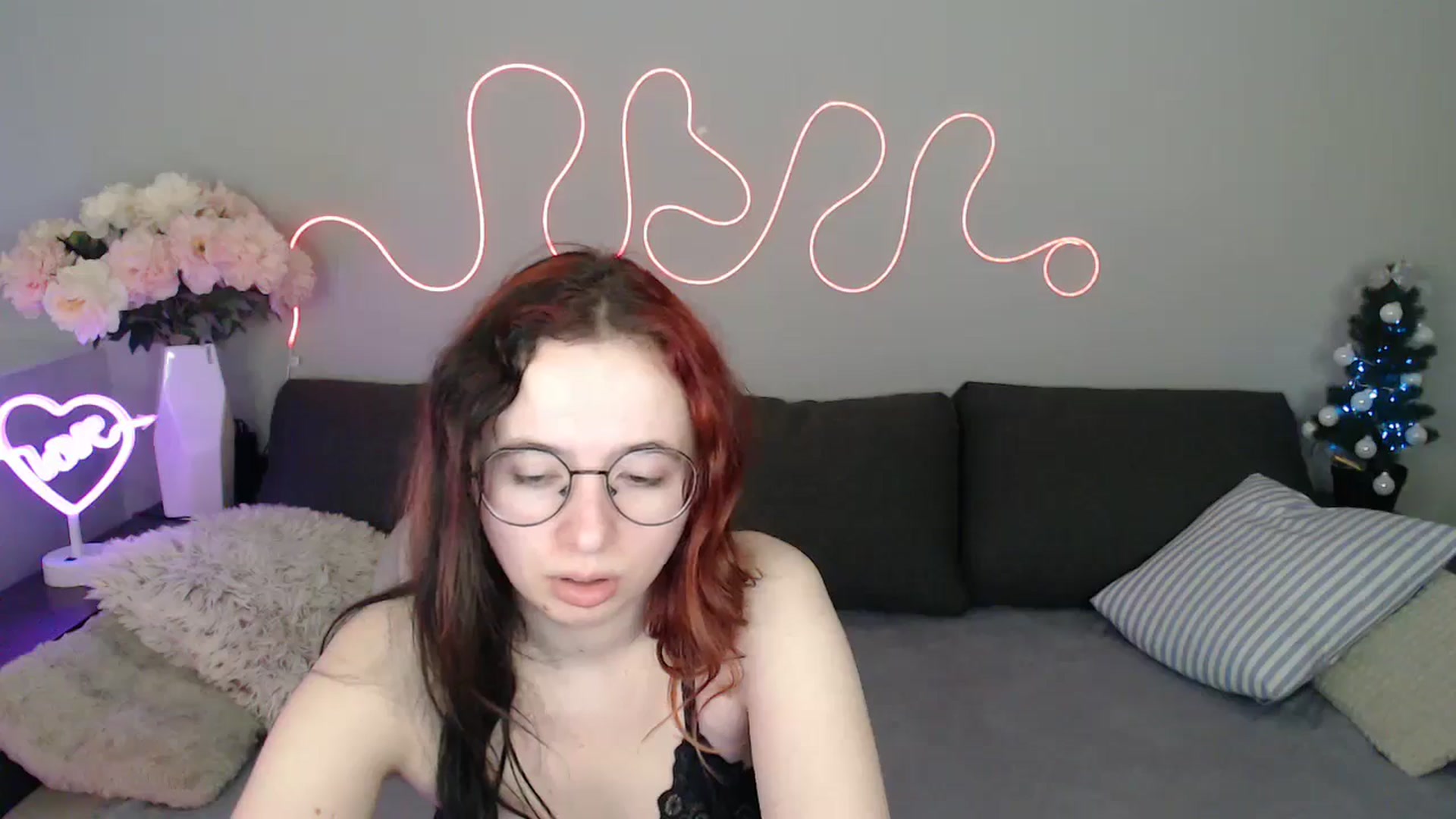 Gallery image thumbnail from Mini_Diva's myfreecams stream on, 12/24/2025, 14:42 image 15 of 20