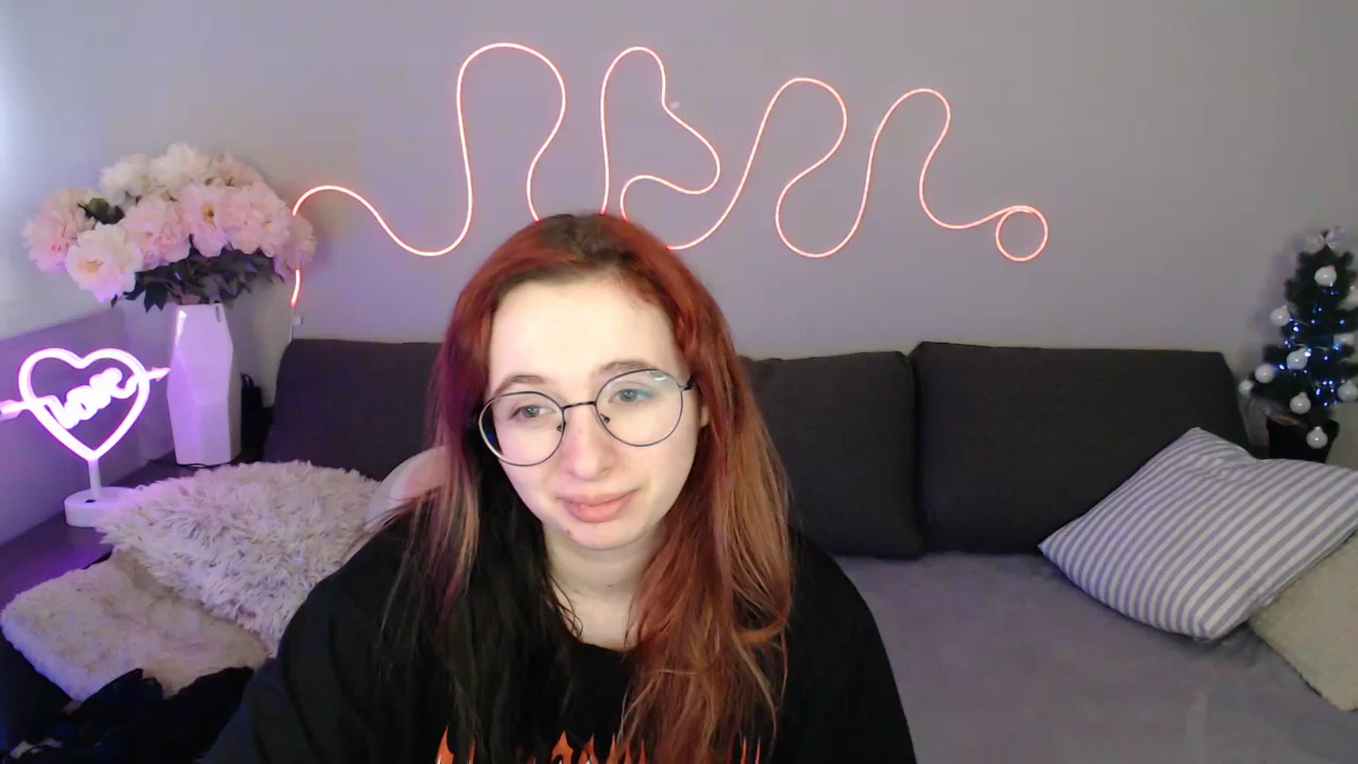 Gallery image thumbnail from Mini_Diva's myfreecams stream on, 12/26/2025, 10:52 image 9 of 20