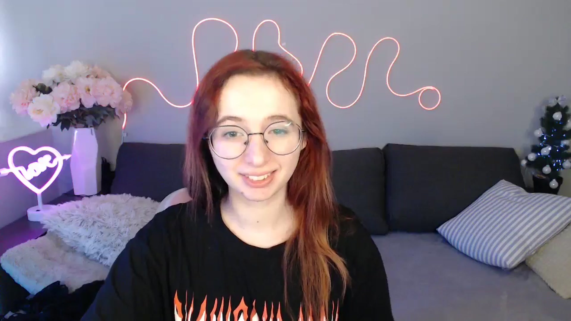 Gallery image thumbnail from Mini_Diva's myfreecams stream on, 12/26/2025, 10:52 image 14 of 20