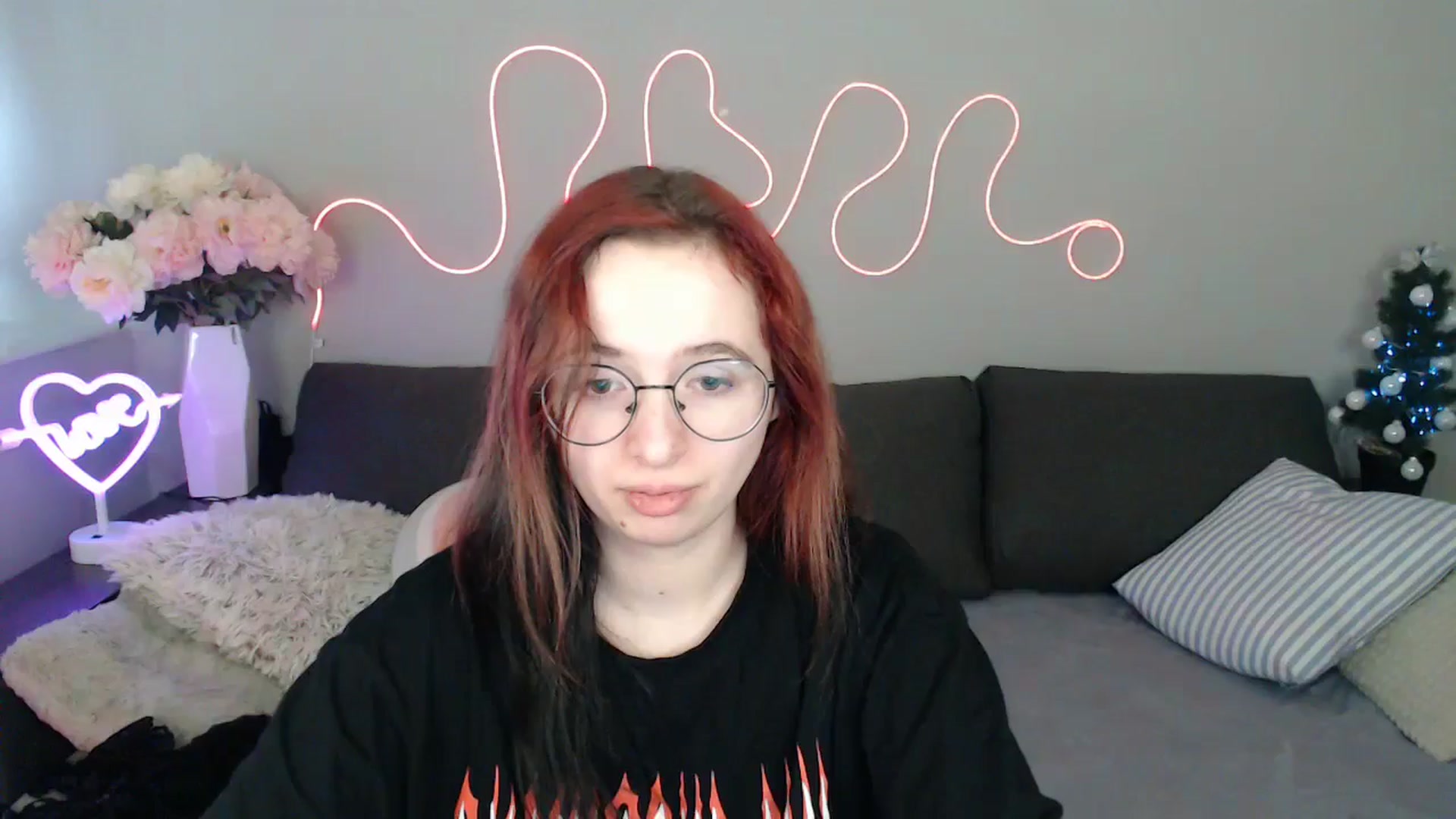 Gallery image thumbnail from Mini_Diva's myfreecams stream on, 12/26/2025, 10:52 image 17 of 20