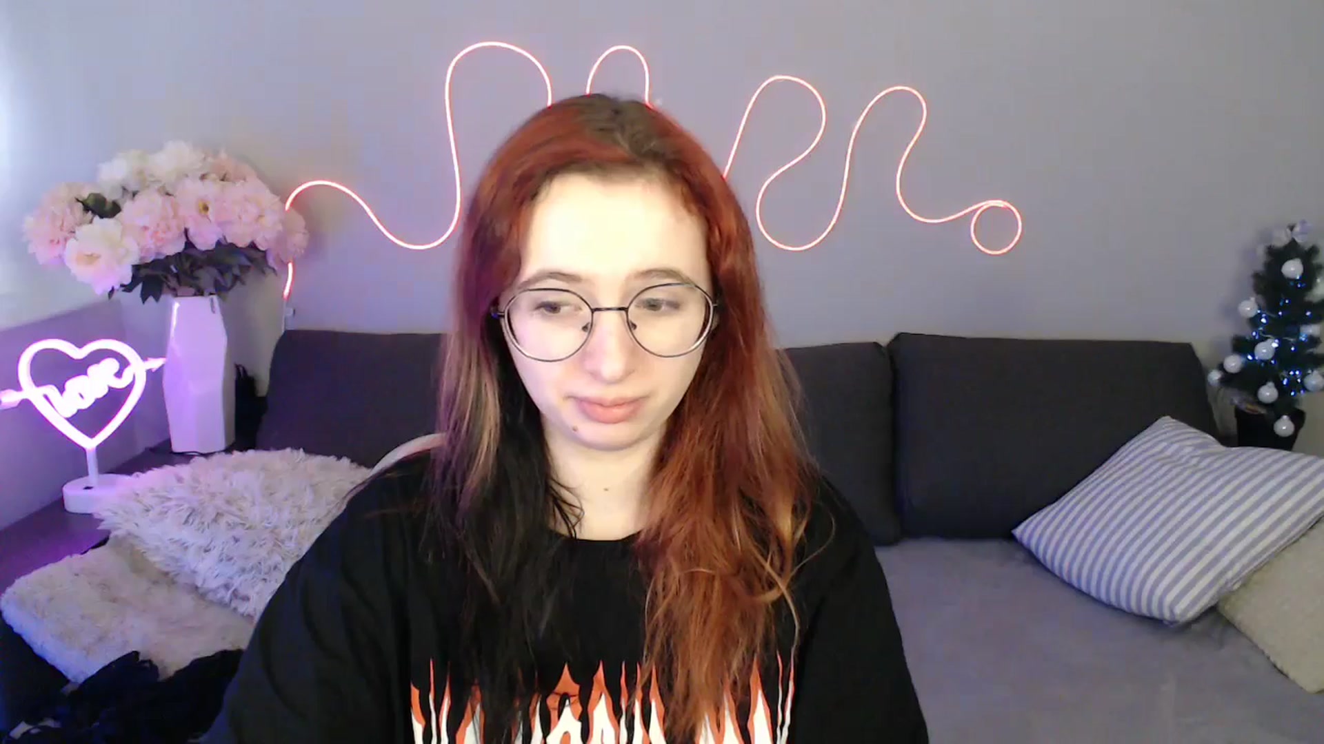 Gallery image thumbnail from Mini_Diva's myfreecams stream on, 12/26/2025, 10:52 image 10 of 20
