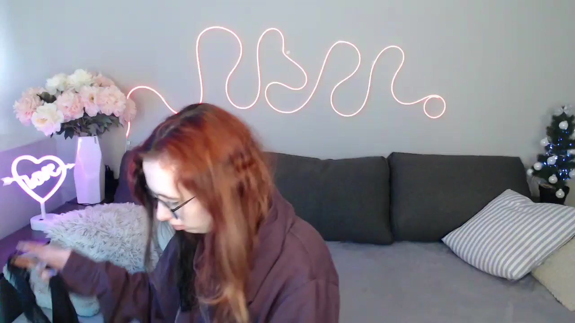Gallery image thumbnail from Mini_Diva's myfreecams stream on, 12/26/2025, 10:52 image 1 of 20