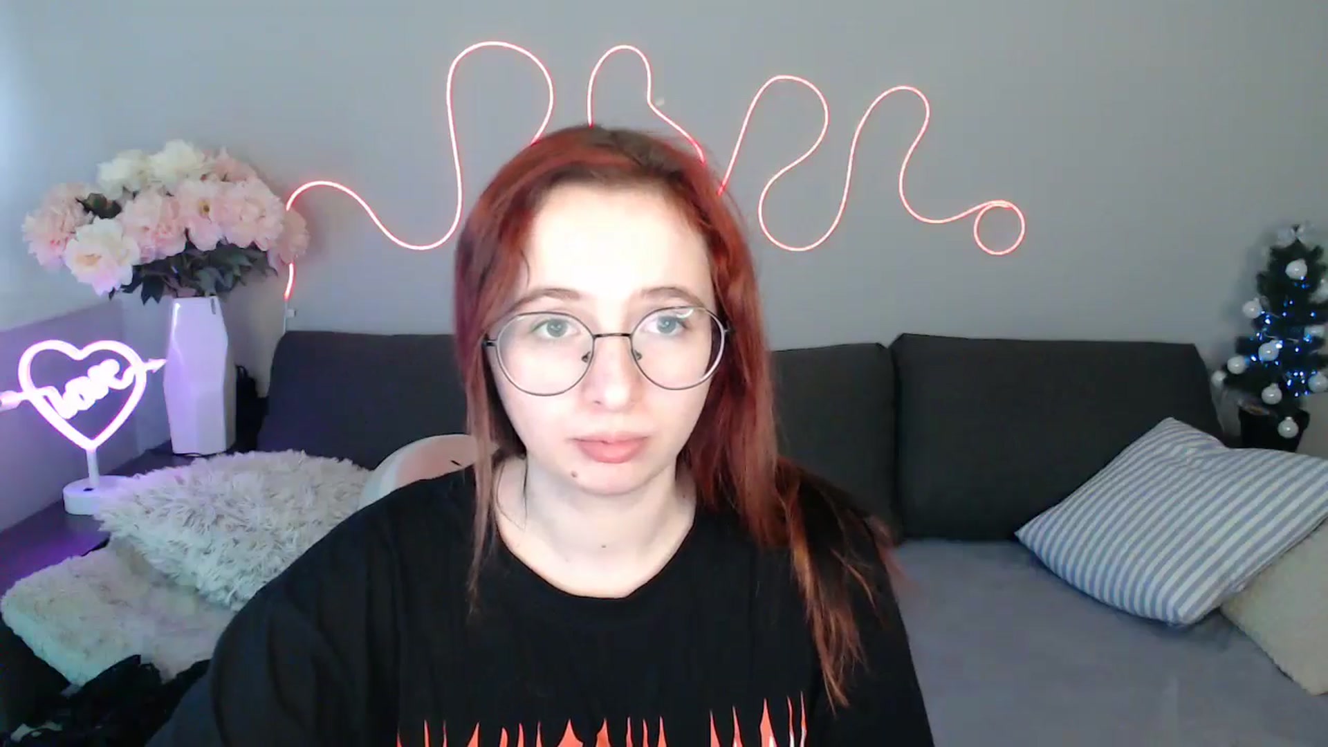 Gallery image thumbnail from Mini_Diva's myfreecams stream on, 12/26/2025, 11:32 image 10 of 20