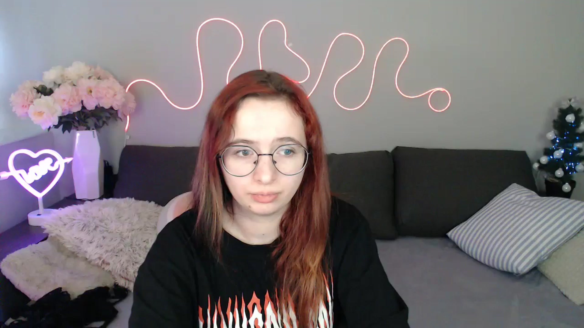 Gallery image thumbnail from Mini_Diva's myfreecams stream on, 12/26/2025, 11:32 image 14 of 20