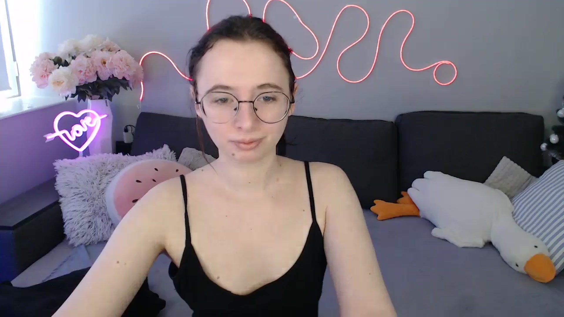 Gallery image thumbnail from Mini_Diva's myfreecams stream on, 03/08/2026, 10:17 image 17 of 20