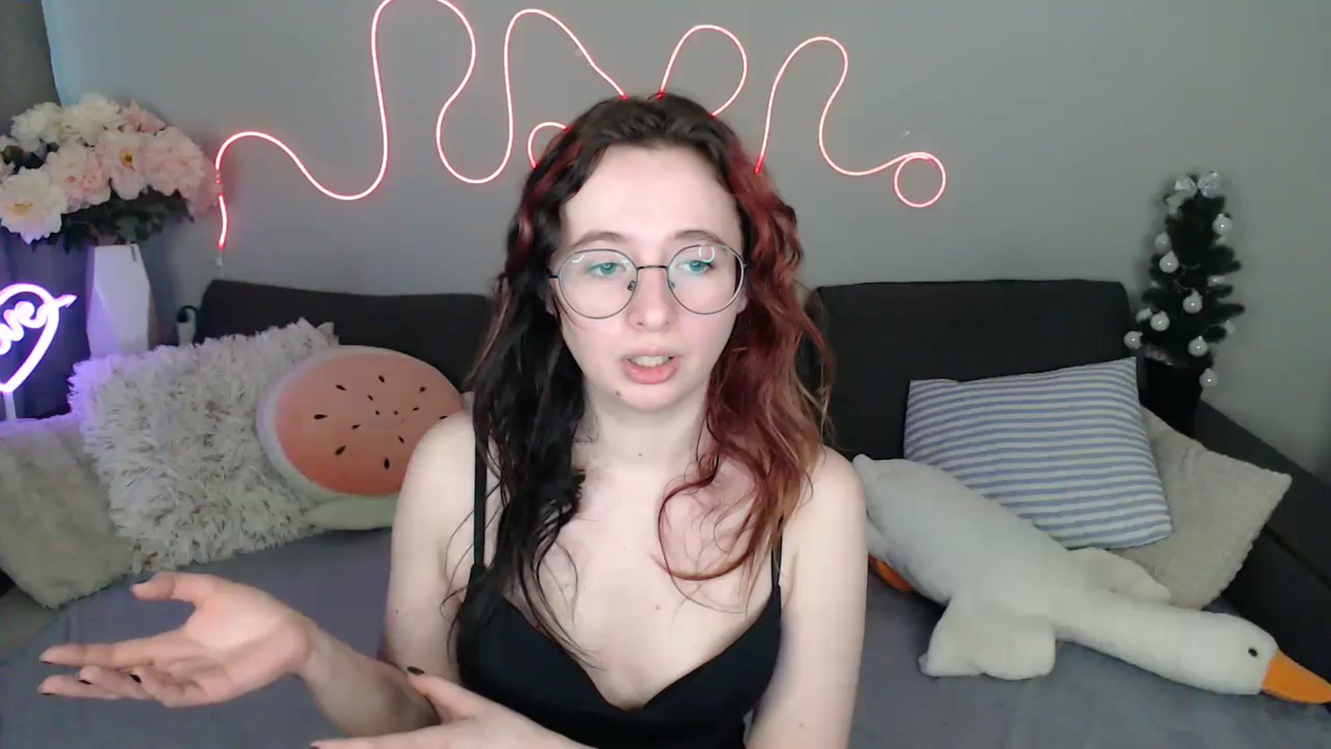 Gallery image thumbnail from Mini_Diva's myfreecams stream on, 03/21/2026, 12:01 image 1 of 20
