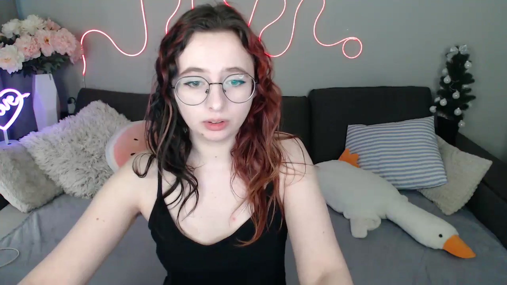 Gallery image thumbnail from Mini_Diva's myfreecams stream on, 03/22/2026, 12:38 image 18 of 20