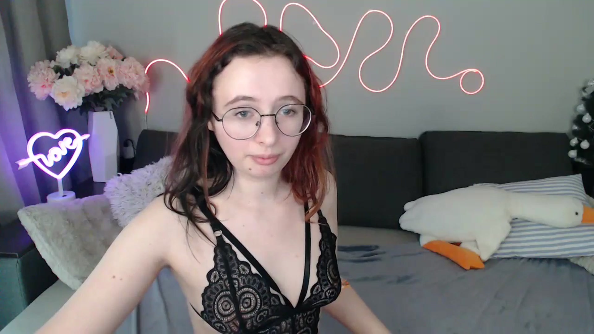 Gallery image thumbnail from Mini_Diva's myfreecams stream on, 03/27/2026, 11:55 image 15 of 20
