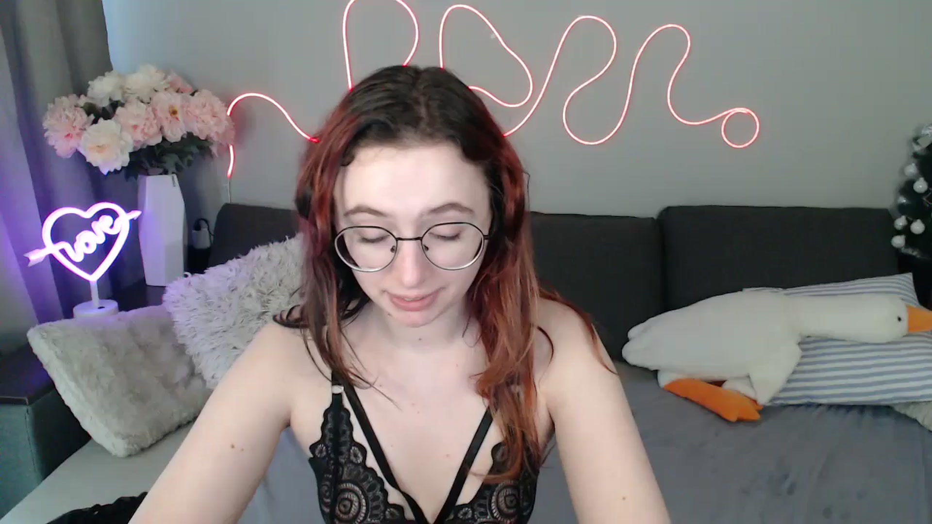 Gallery image thumbnail from Mini_Diva's myfreecams stream on, 03/27/2026, 14:27 image 2 of 20