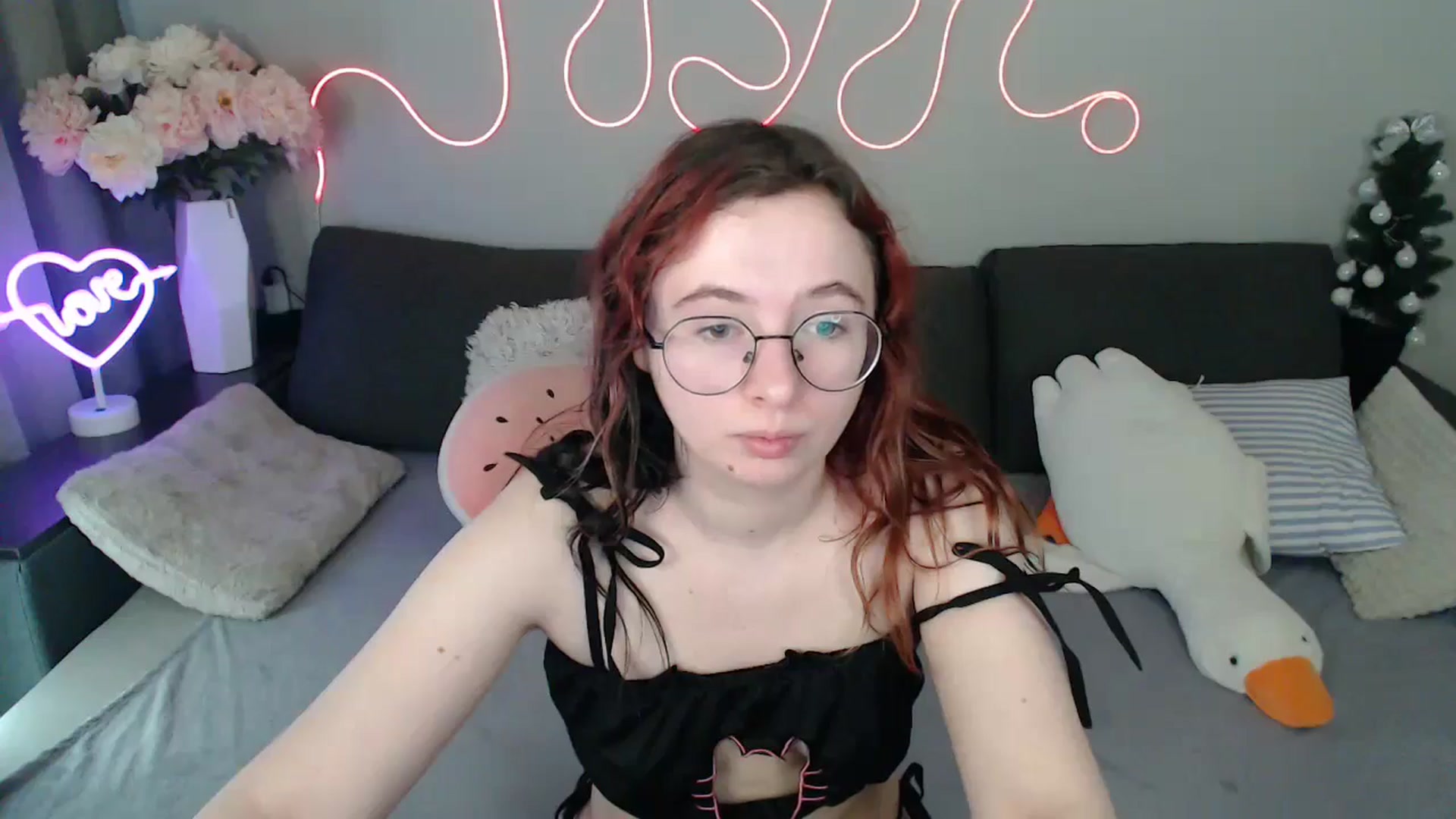 Gallery image thumbnail from Mini_Diva's myfreecams stream on, 03/31/2026, 11:07 image 5 of 20
