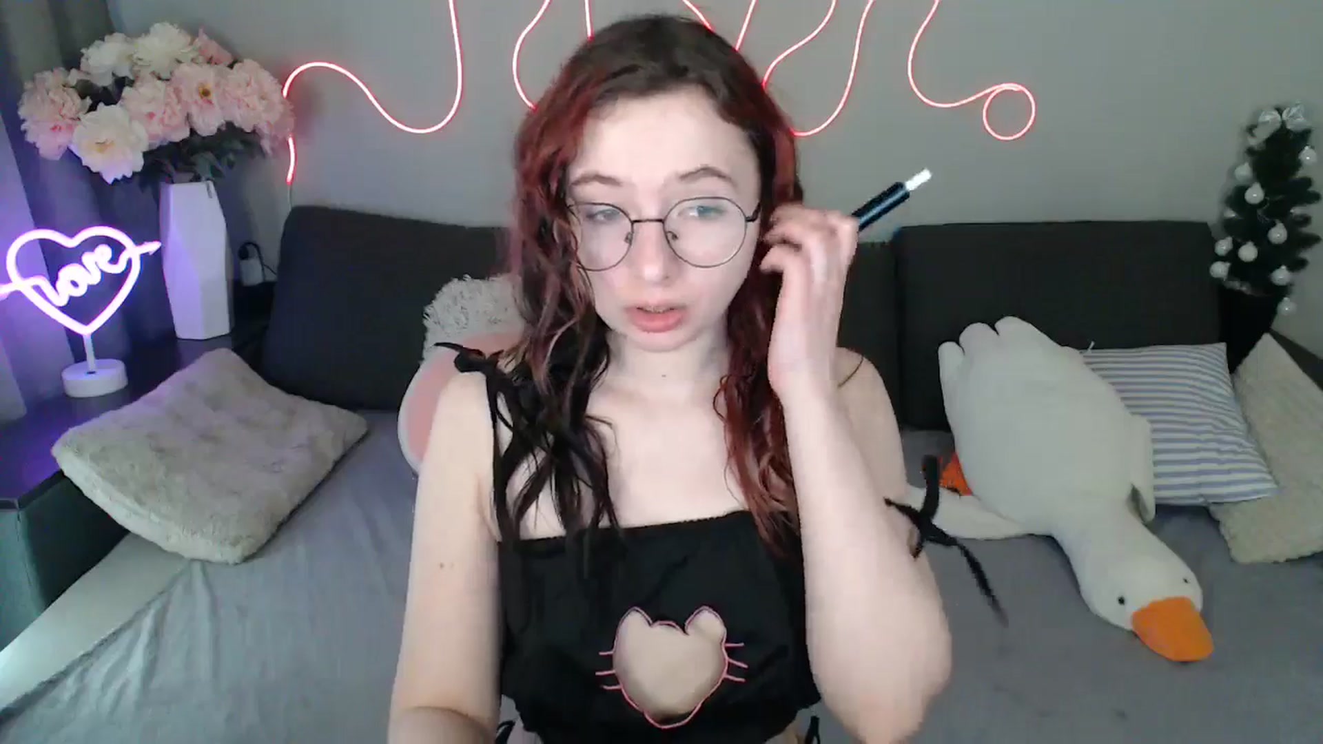 Gallery image thumbnail from Mini_Diva's myfreecams stream on, 03/31/2026, 11:07 image 18 of 20