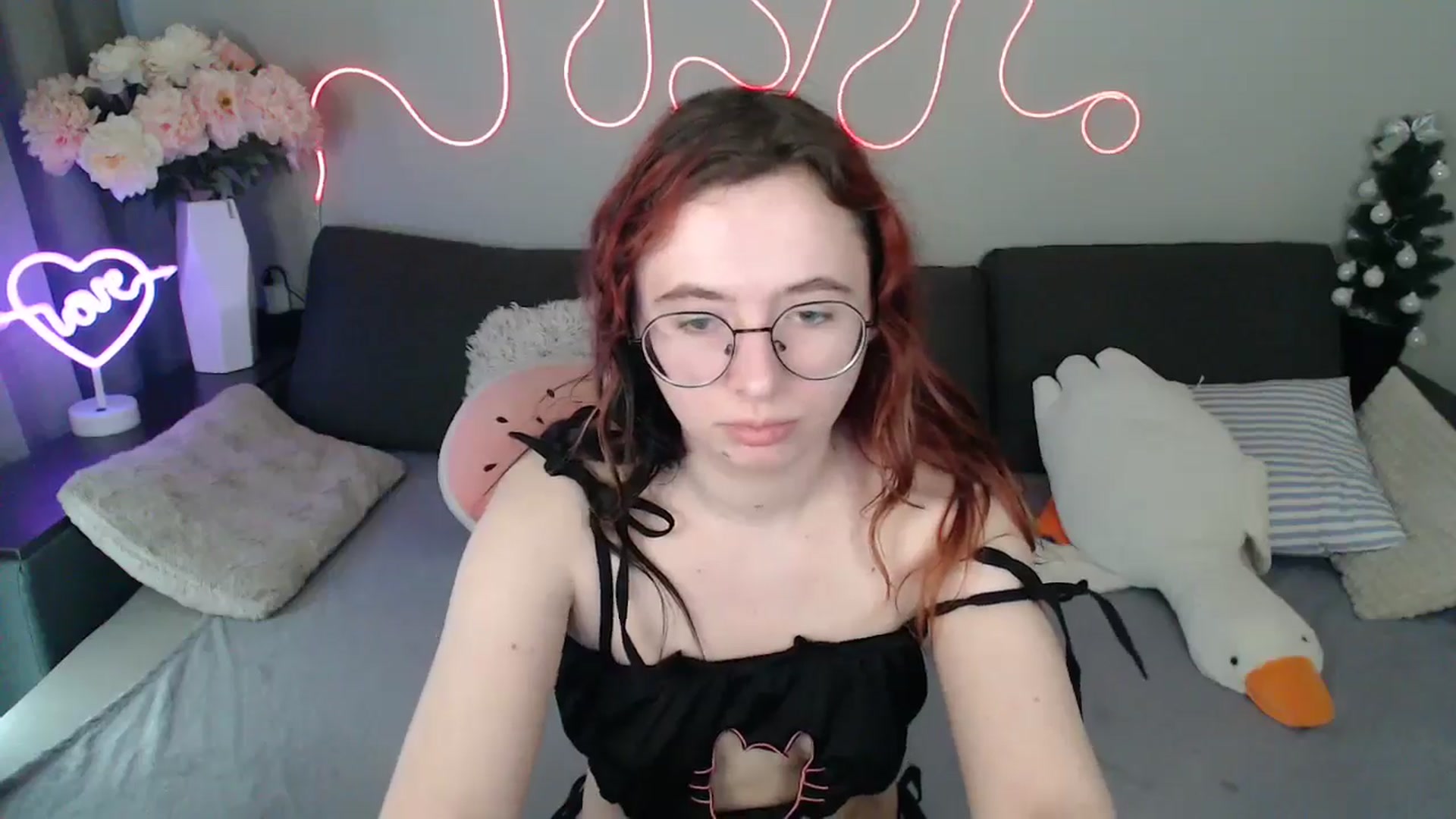 Gallery image thumbnail from Mini_Diva's myfreecams stream on, 03/31/2026, 11:07 image 2 of 20
