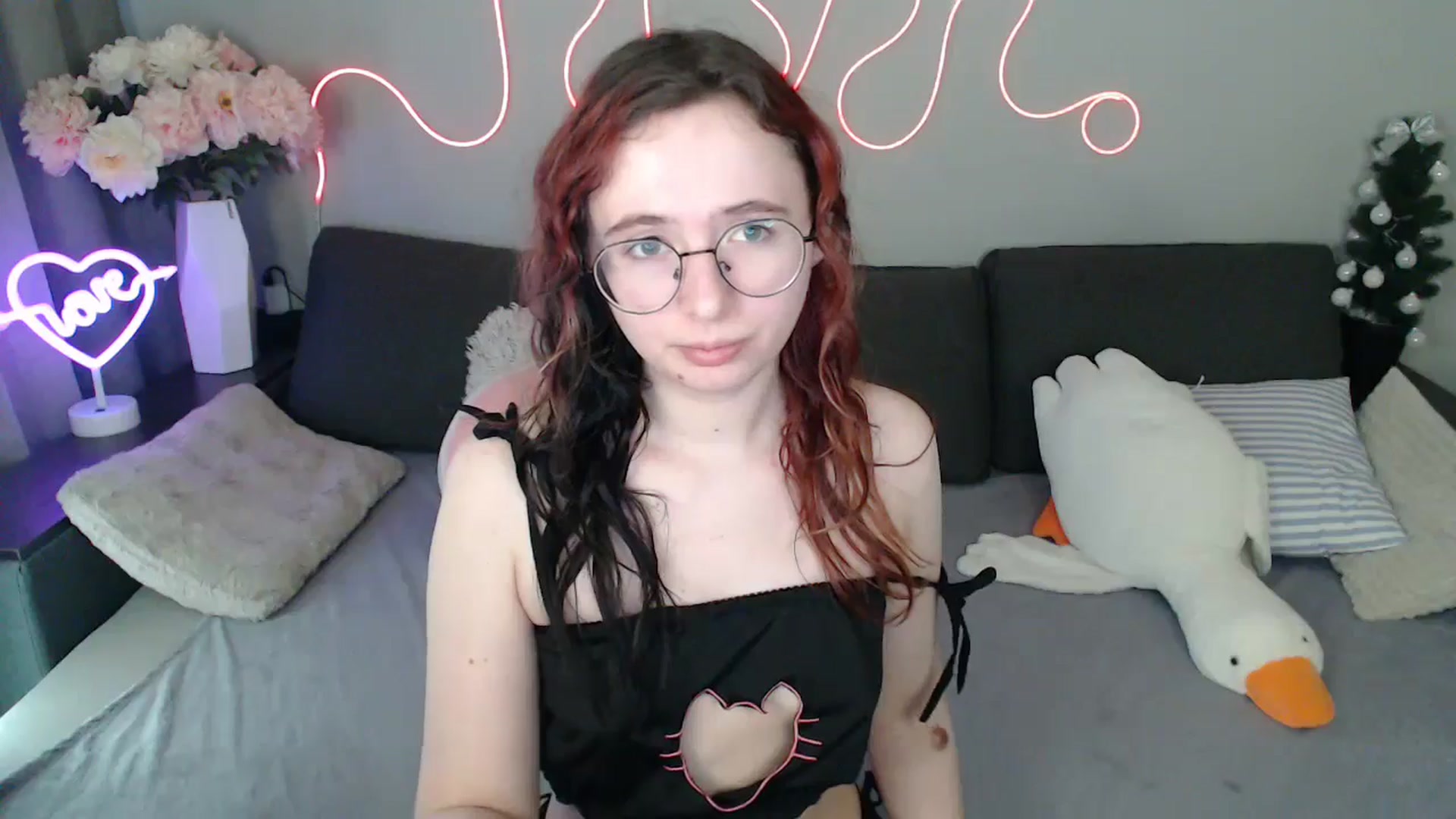 Gallery image thumbnail from Mini_Diva's myfreecams stream on, 03/31/2026, 11:07 image 19 of 20