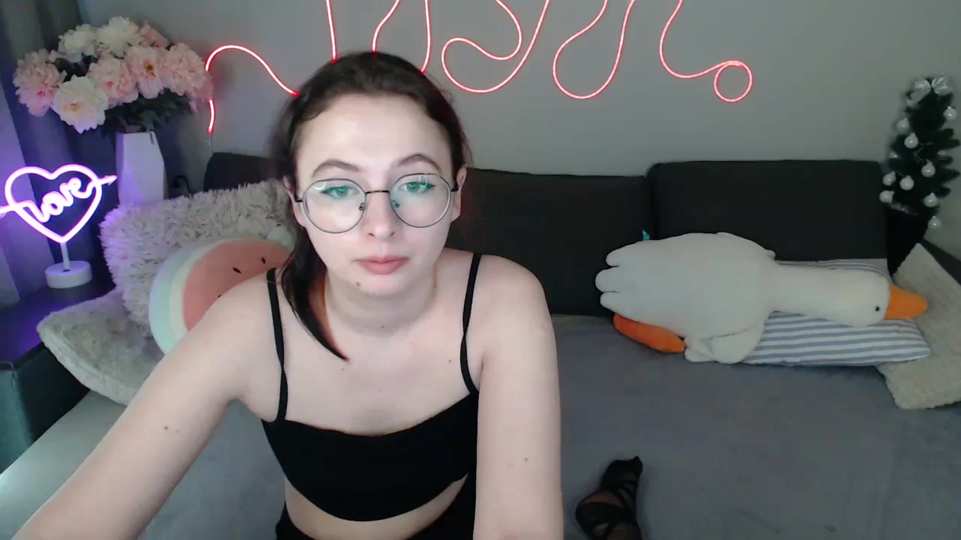 Gallery image thumbnail from Mini_Diva's myfreecams stream on, 04/01/2026, 14:03 image 17 of 20