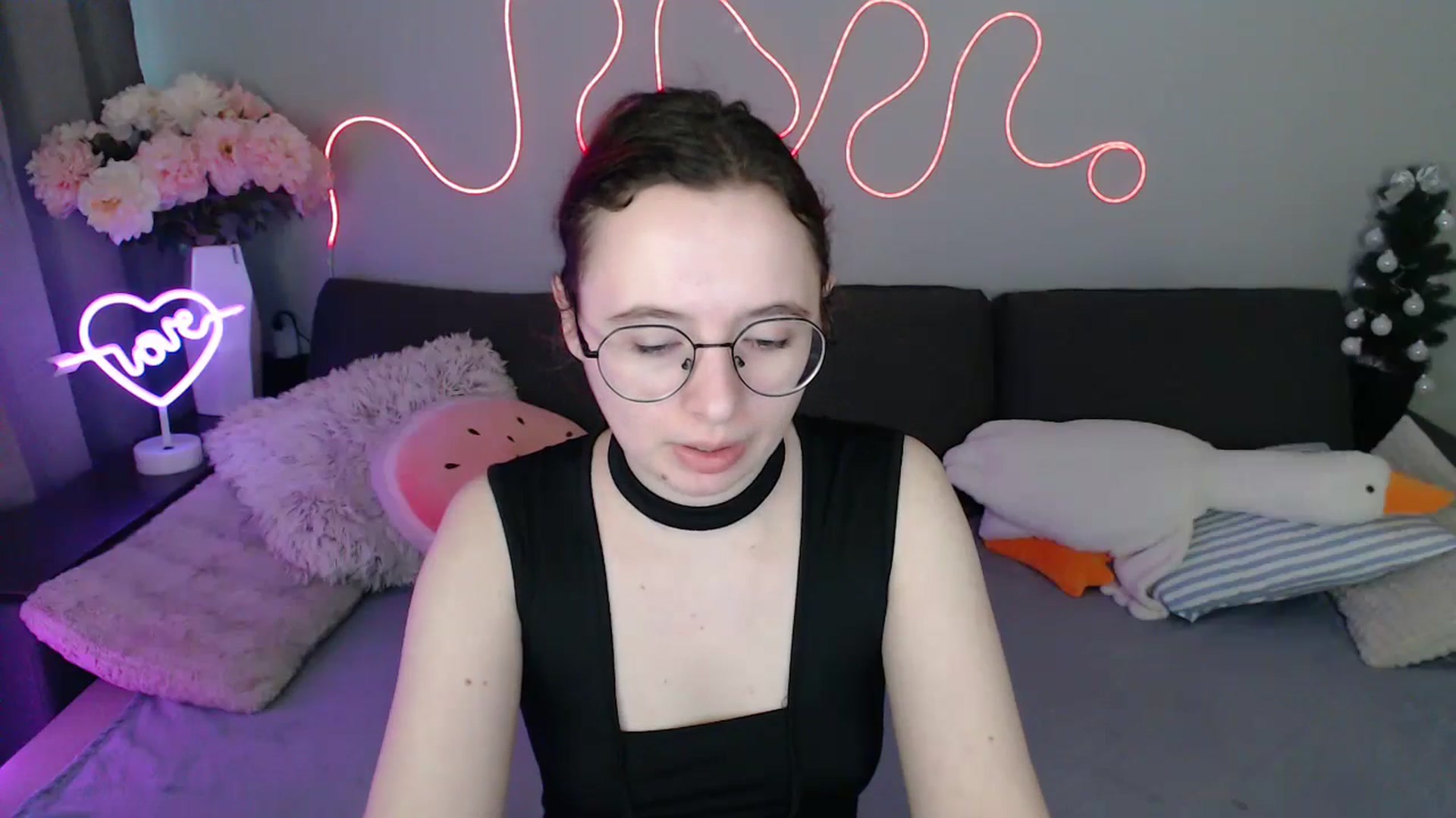 Gallery image thumbnail from Mini_Diva's myfreecams stream on, 04/07/2026, 11:52 image 6 of 20