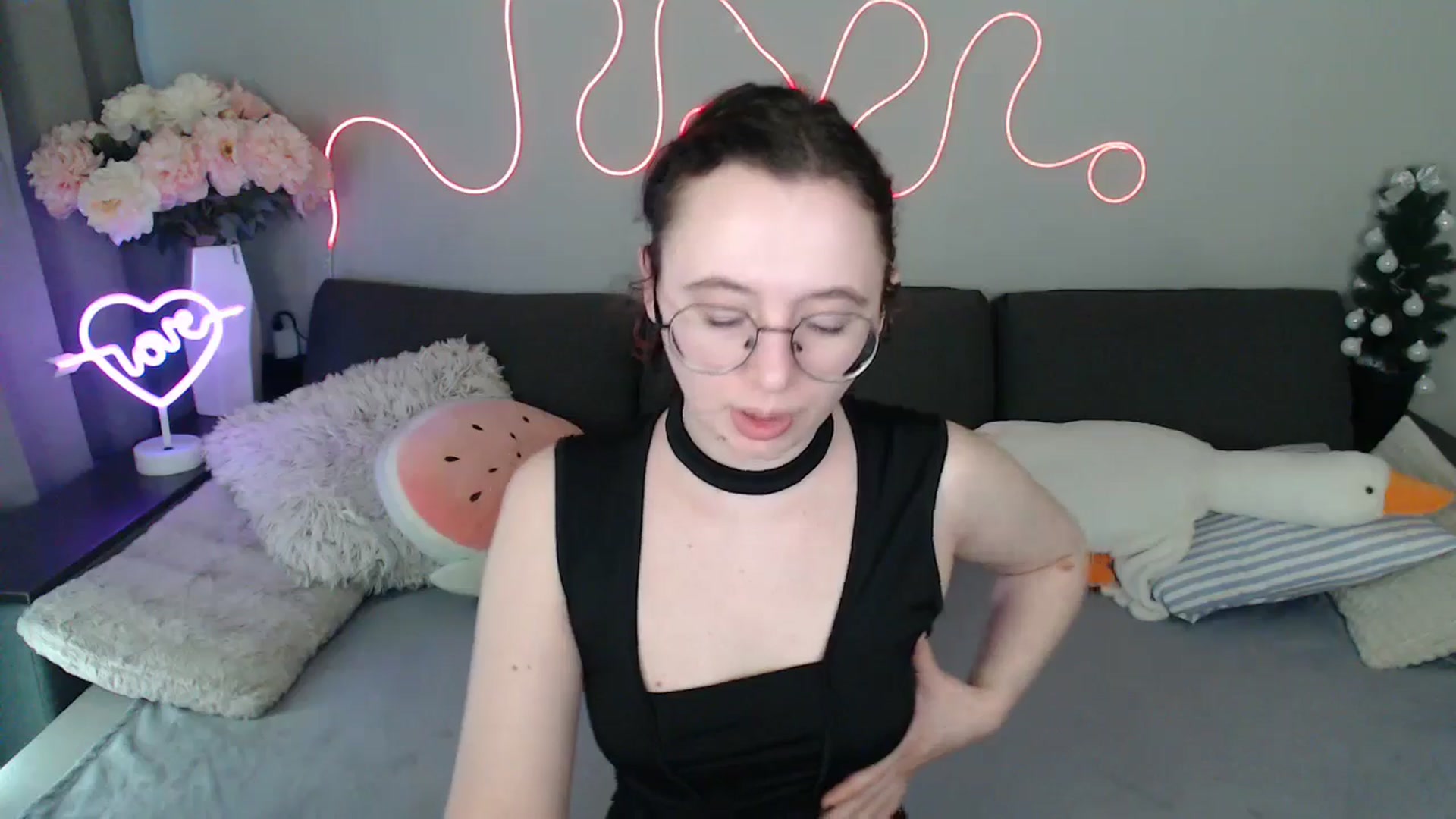 Gallery image thumbnail from Mini_Diva's myfreecams stream on, 04/07/2026, 11:52 image 16 of 20