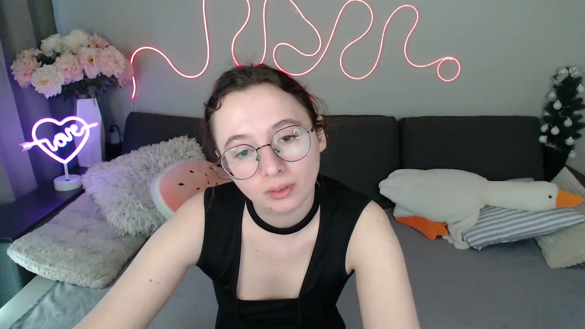 Gallery image thumbnail from Mini_Diva's myfreecams stream on, 04/07/2026, 11:52 image 15 of 20
