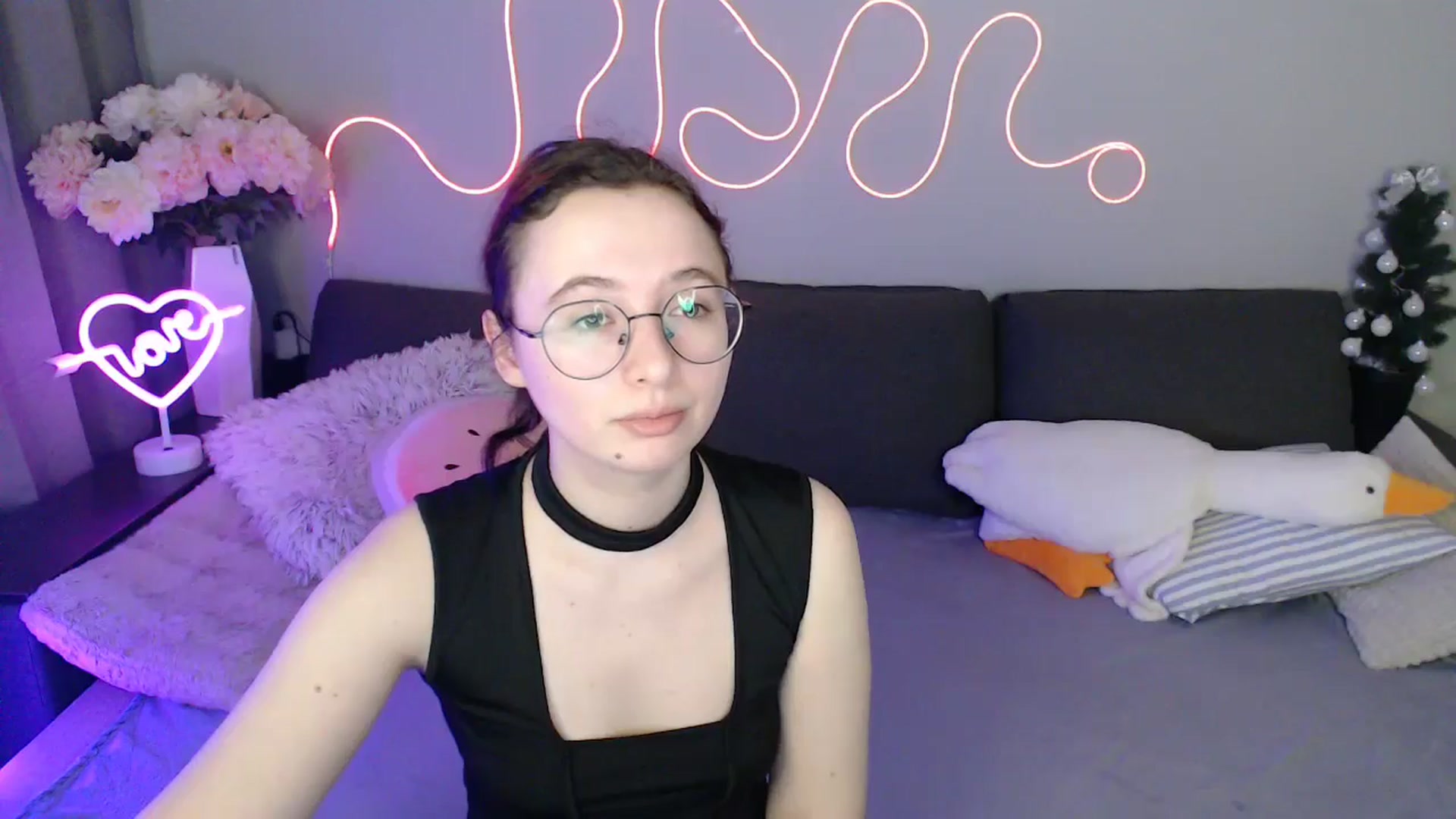 Gallery image thumbnail from Mini_Diva's myfreecams stream on, 04/07/2026, 11:52 image 10 of 20