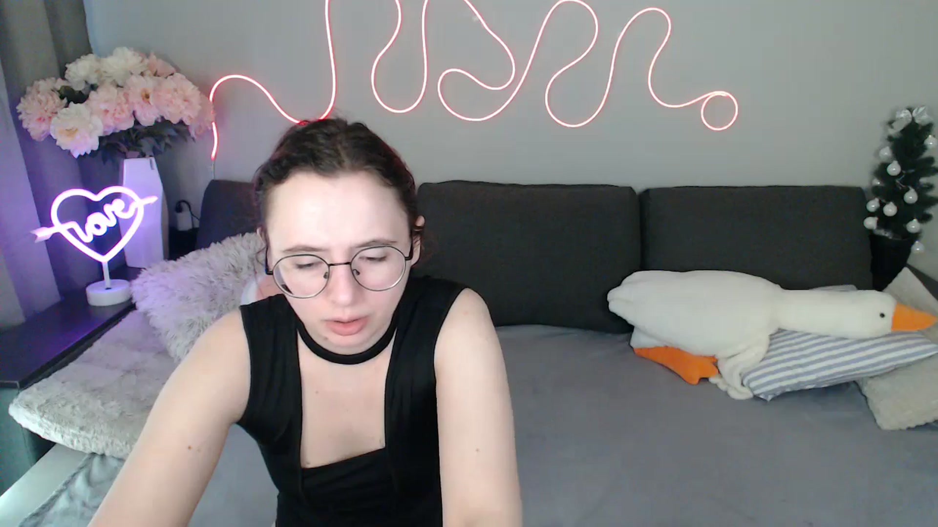 Gallery image thumbnail from Mini_Diva's myfreecams stream on, 04/07/2026, 11:52 image 18 of 20