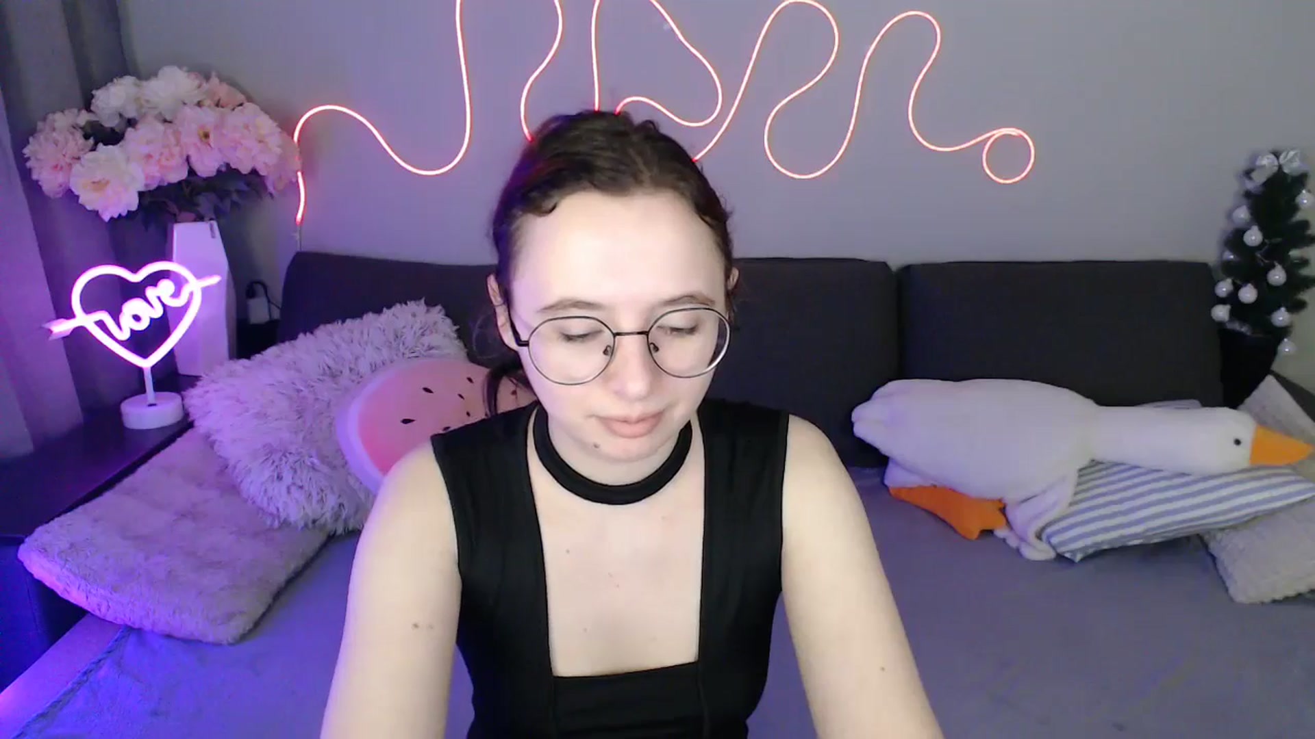 Gallery image thumbnail from Mini_Diva's myfreecams stream on, 04/07/2026, 11:52 image 9 of 20