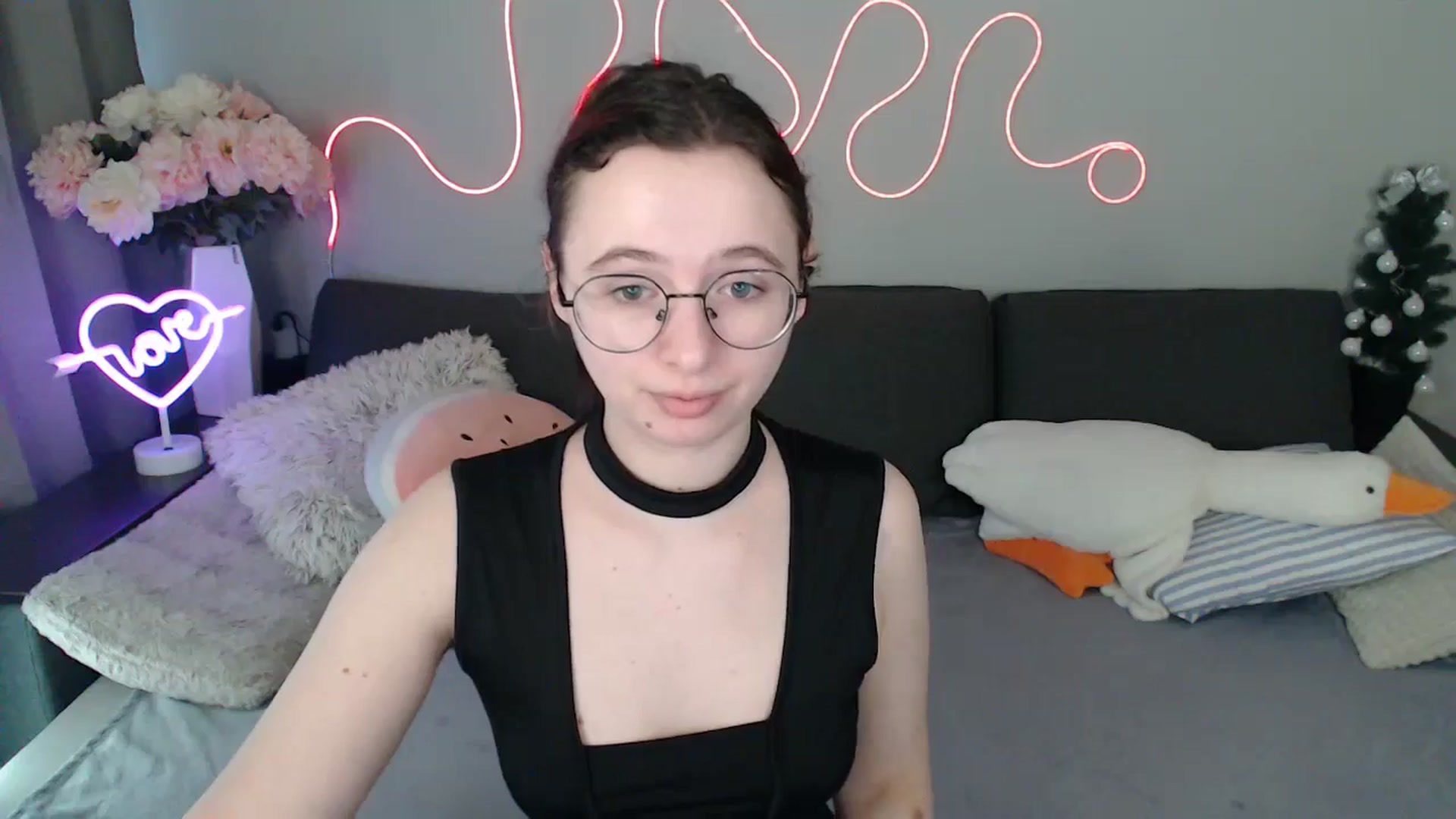 Gallery image thumbnail from Mini_Diva's myfreecams stream on, 04/07/2026, 11:52 image 2 of 20