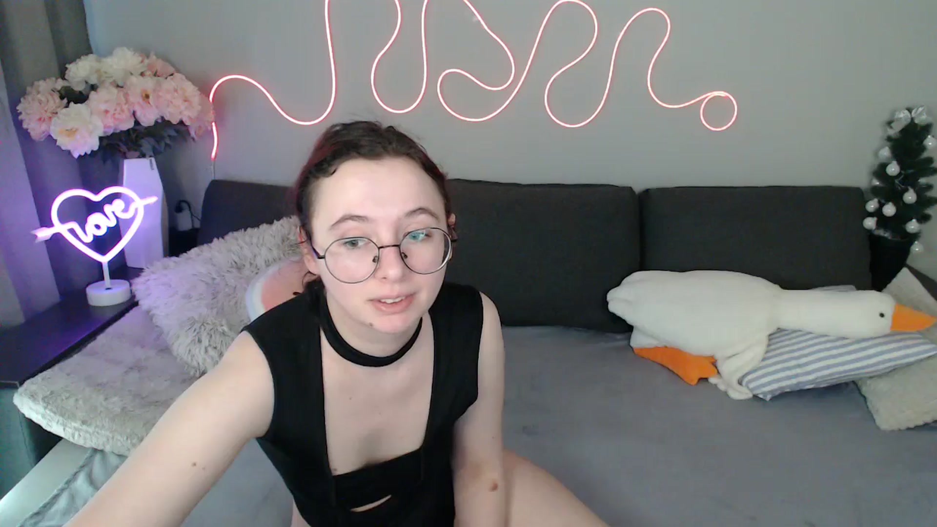 Gallery image thumbnail from Mini_Diva's myfreecams stream on, 04/07/2026, 11:52 image 14 of 20