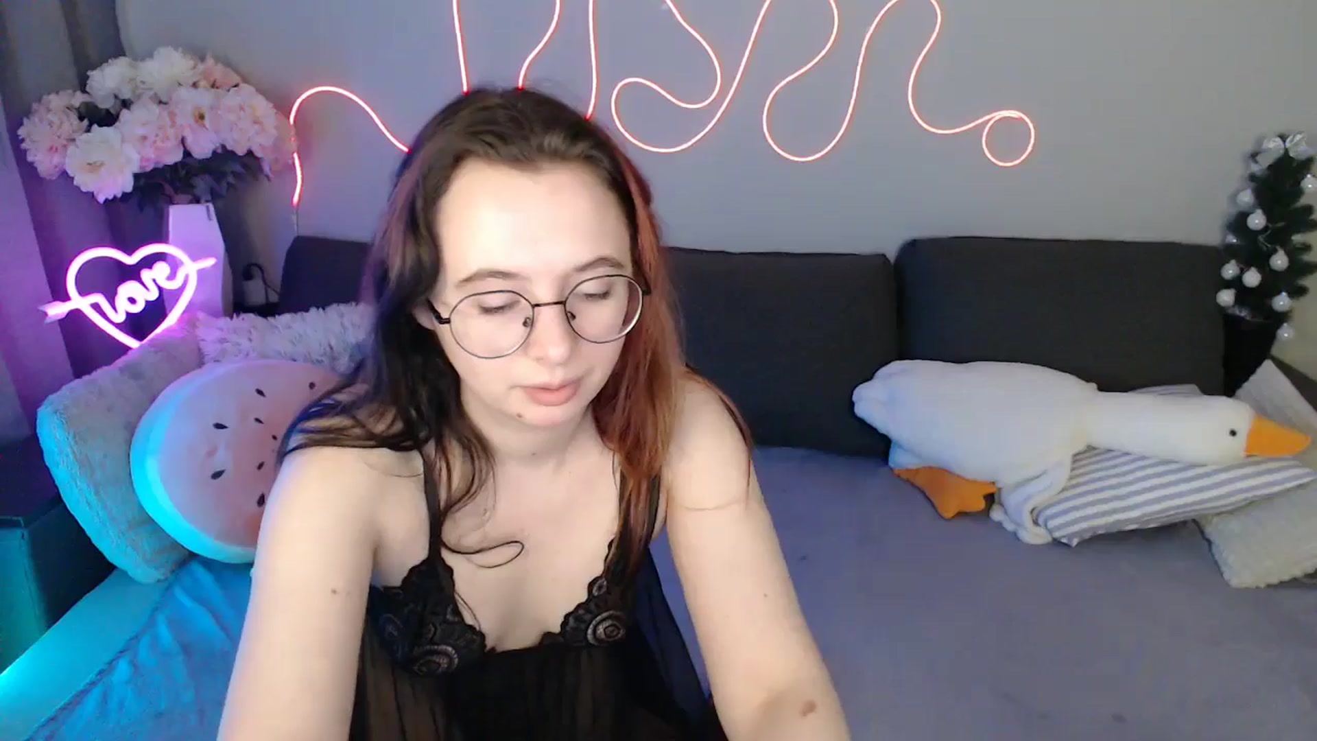 Gallery image thumbnail from Mini_Diva's myfreecams stream on, 04/08/2026, 10:46 image 7 of 20
