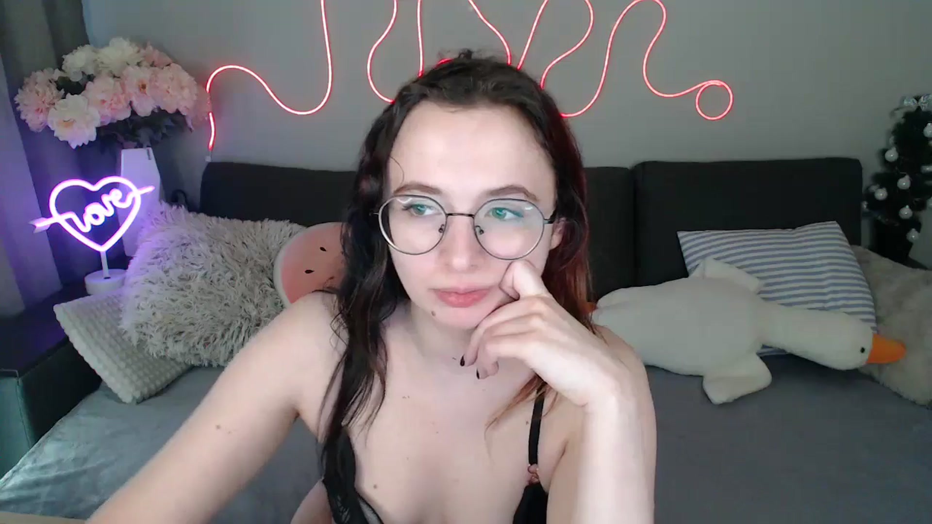 Gallery image thumbnail from Mini_Diva's myfreecams stream on, 04/12/2026, 12:38 image 20 of 20