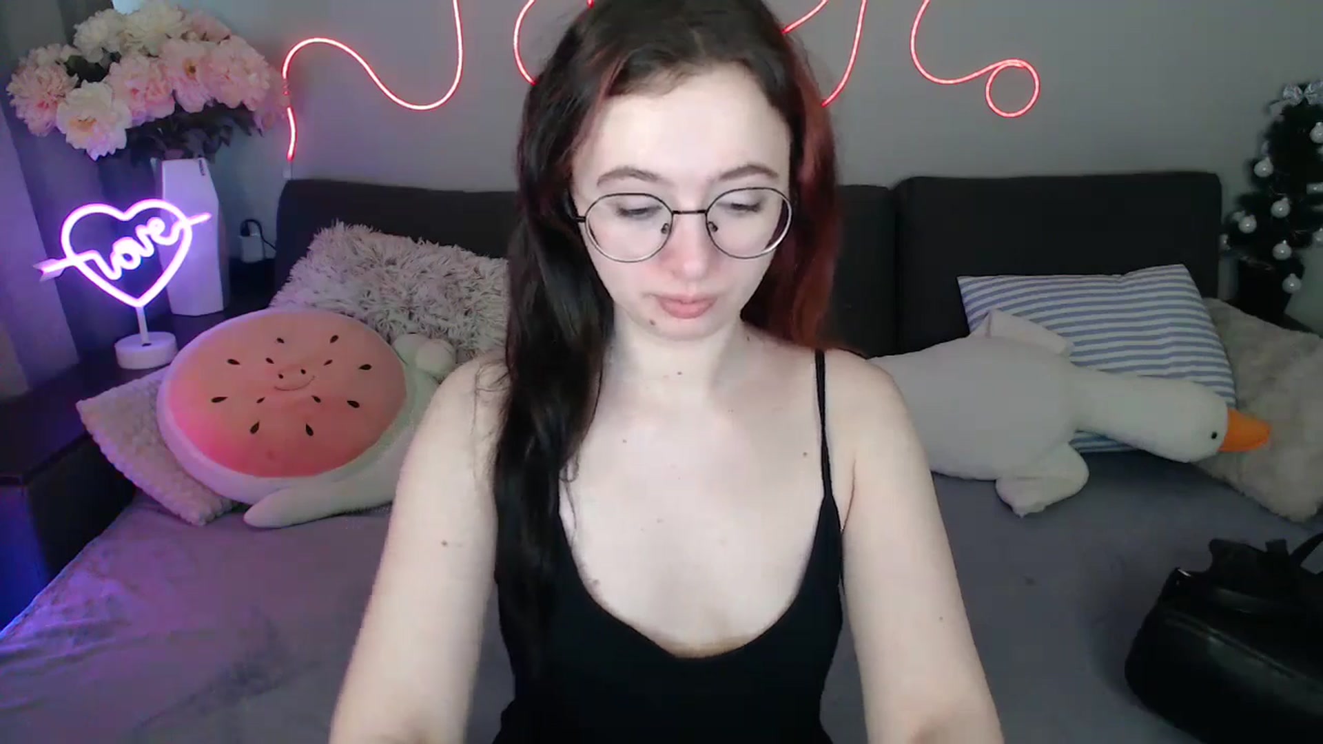 Gallery image thumbnail from Mini_Diva's myfreecams stream on, 04/13/2026, 08:32 image 4 of 20