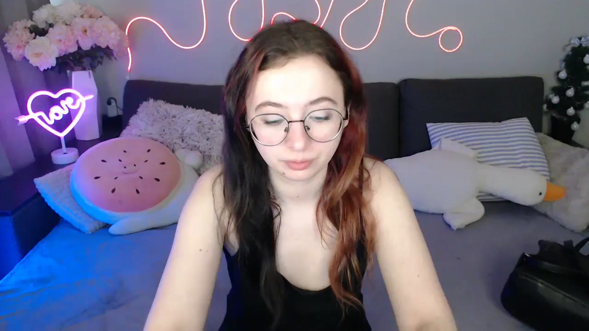 Gallery image thumbnail from Mini_Diva's myfreecams stream on, 04/13/2026, 08:32 image 11 of 20