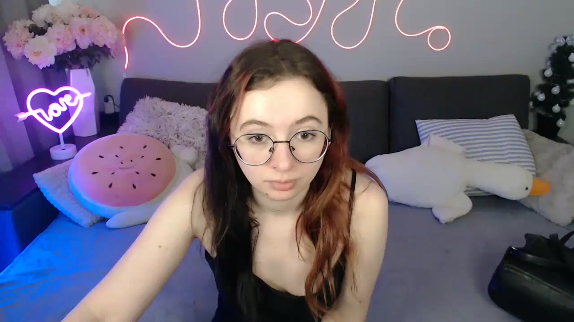 Gallery image thumbnail from Mini_Diva's myfreecams stream on, 04/13/2026, 08:32 image 10 of 20