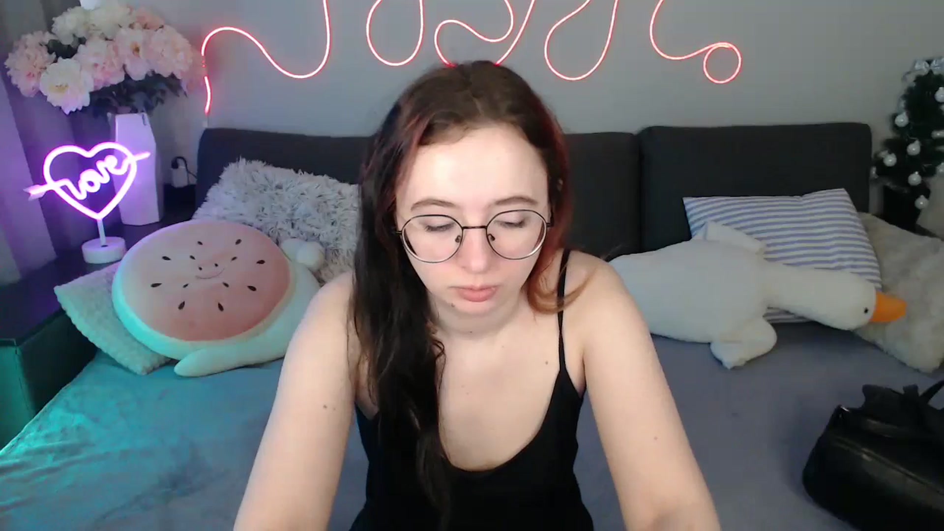 Gallery image thumbnail from Mini_Diva's myfreecams stream on, 04/13/2026, 08:32 image 8 of 20