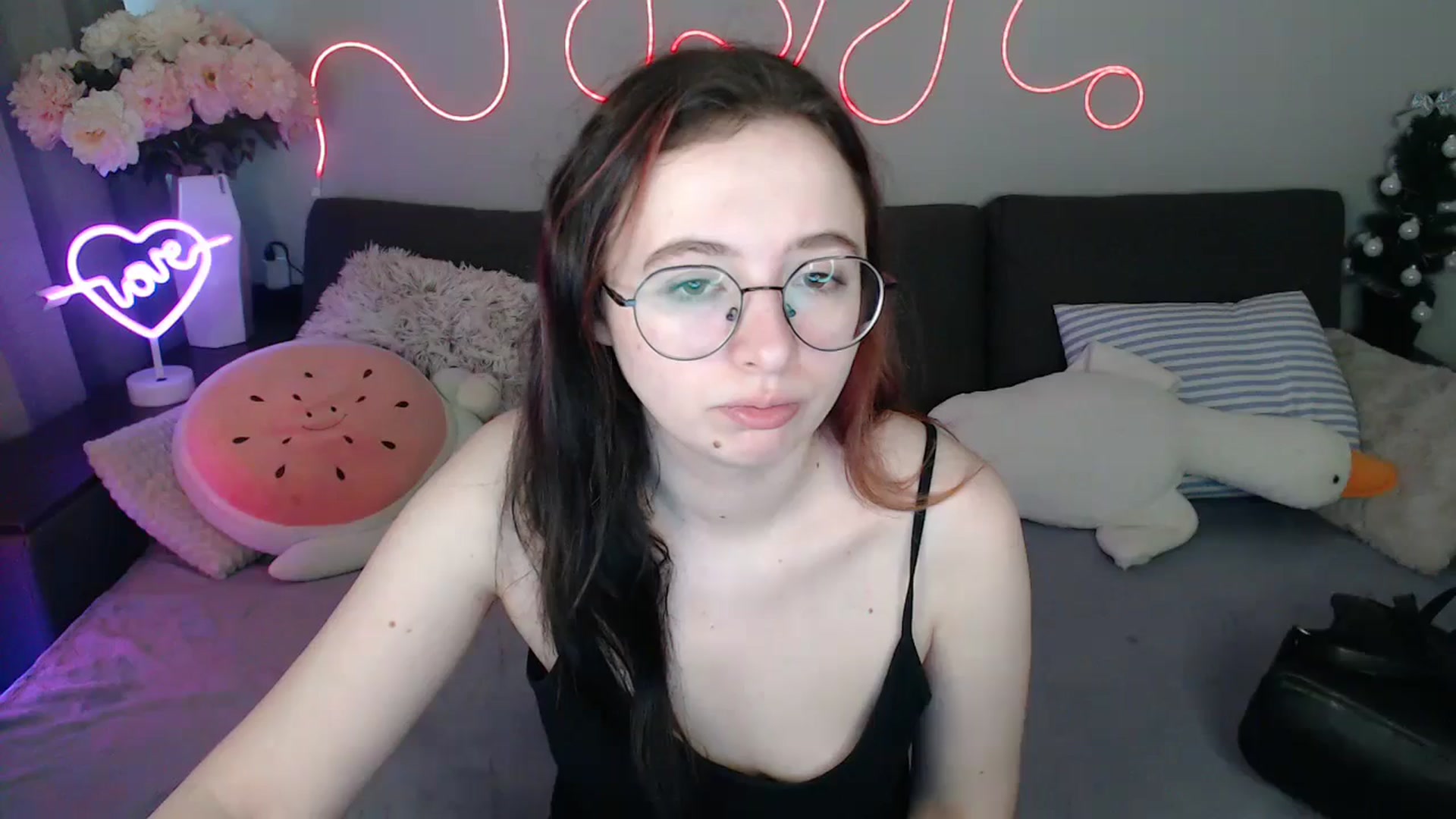Gallery image thumbnail from Mini_Diva's myfreecams stream on, 04/13/2026, 08:32 image 7 of 20