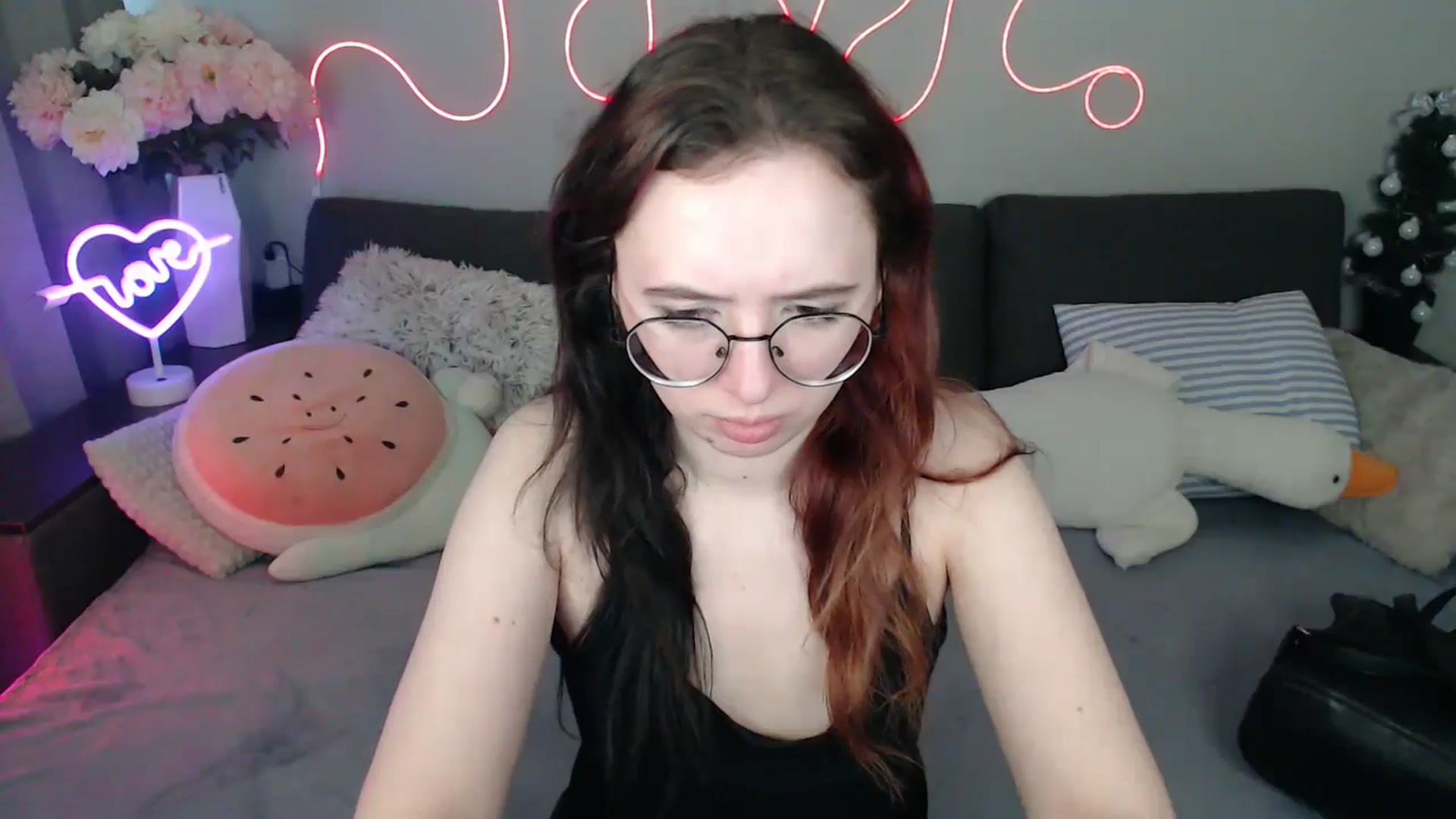 Gallery image thumbnail from Mini_Diva's myfreecams stream on, 04/13/2026, 08:32 image 13 of 20