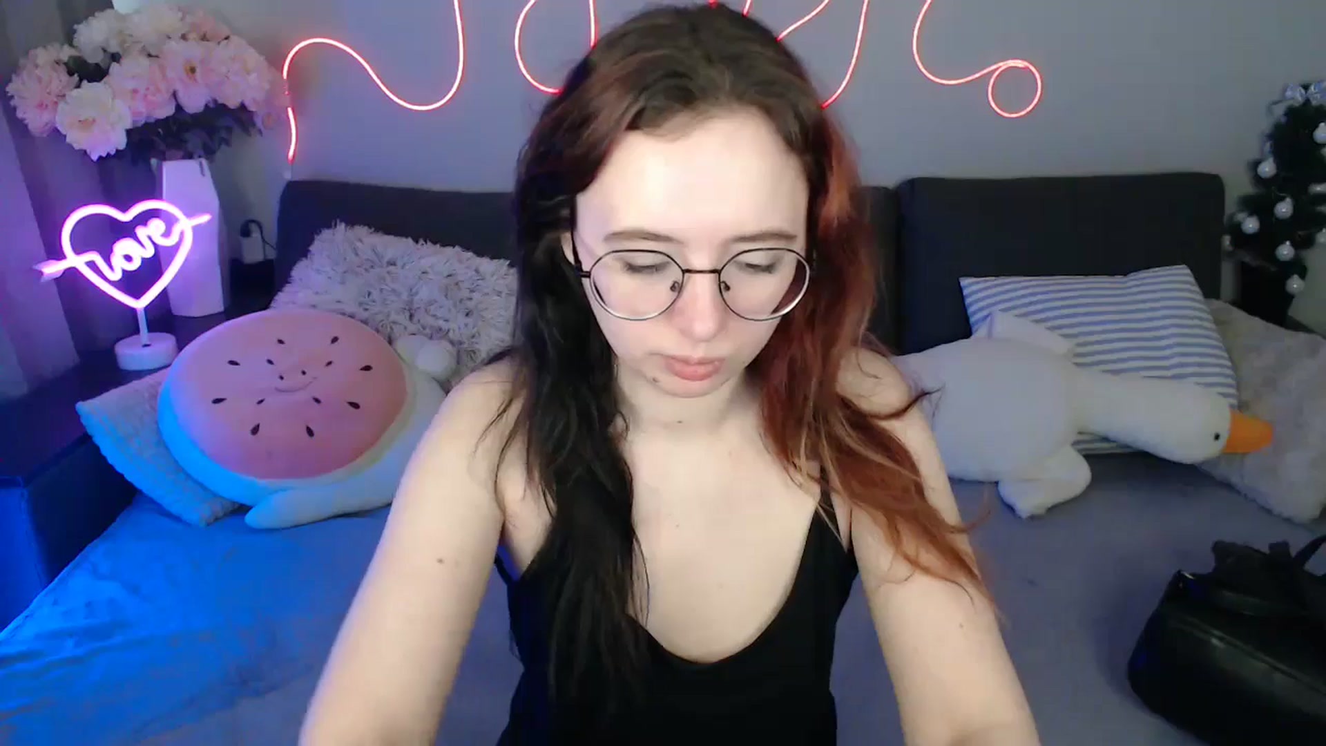 Gallery image thumbnail from Mini_Diva's myfreecams stream on, 04/13/2026, 08:32 image 15 of 20