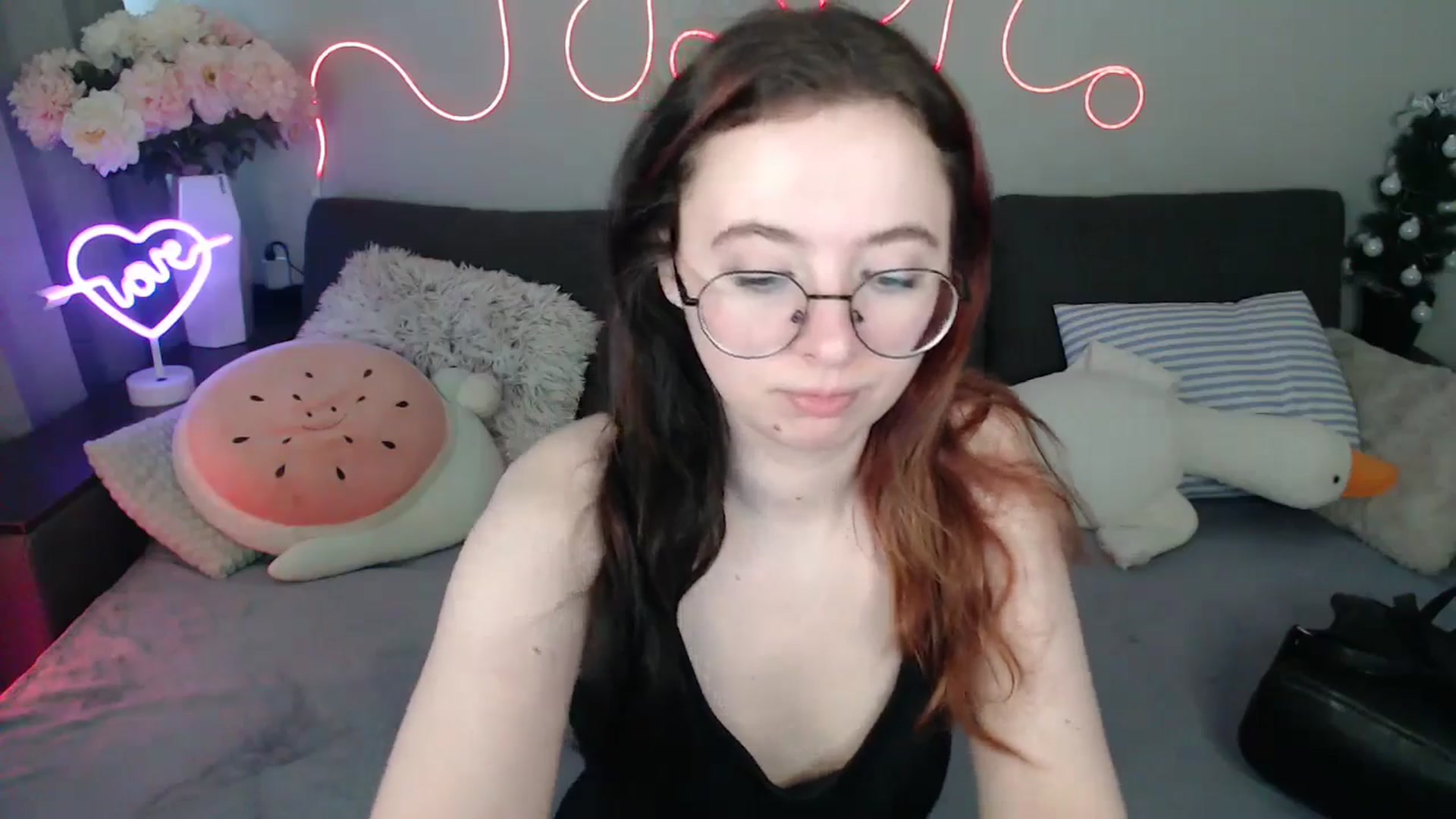 Gallery image thumbnail from Mini_Diva's myfreecams stream on, 04/13/2026, 08:32 image 3 of 20
