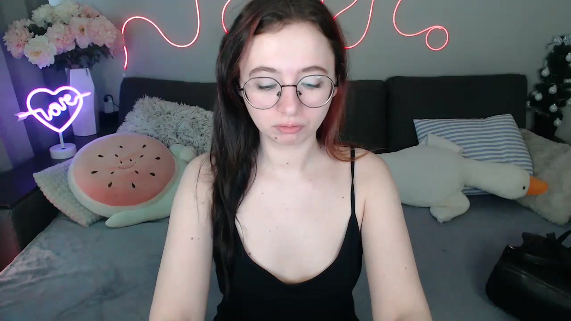 Gallery image thumbnail from Mini_Diva's myfreecams stream on, 04/13/2026, 08:32 image 5 of 20