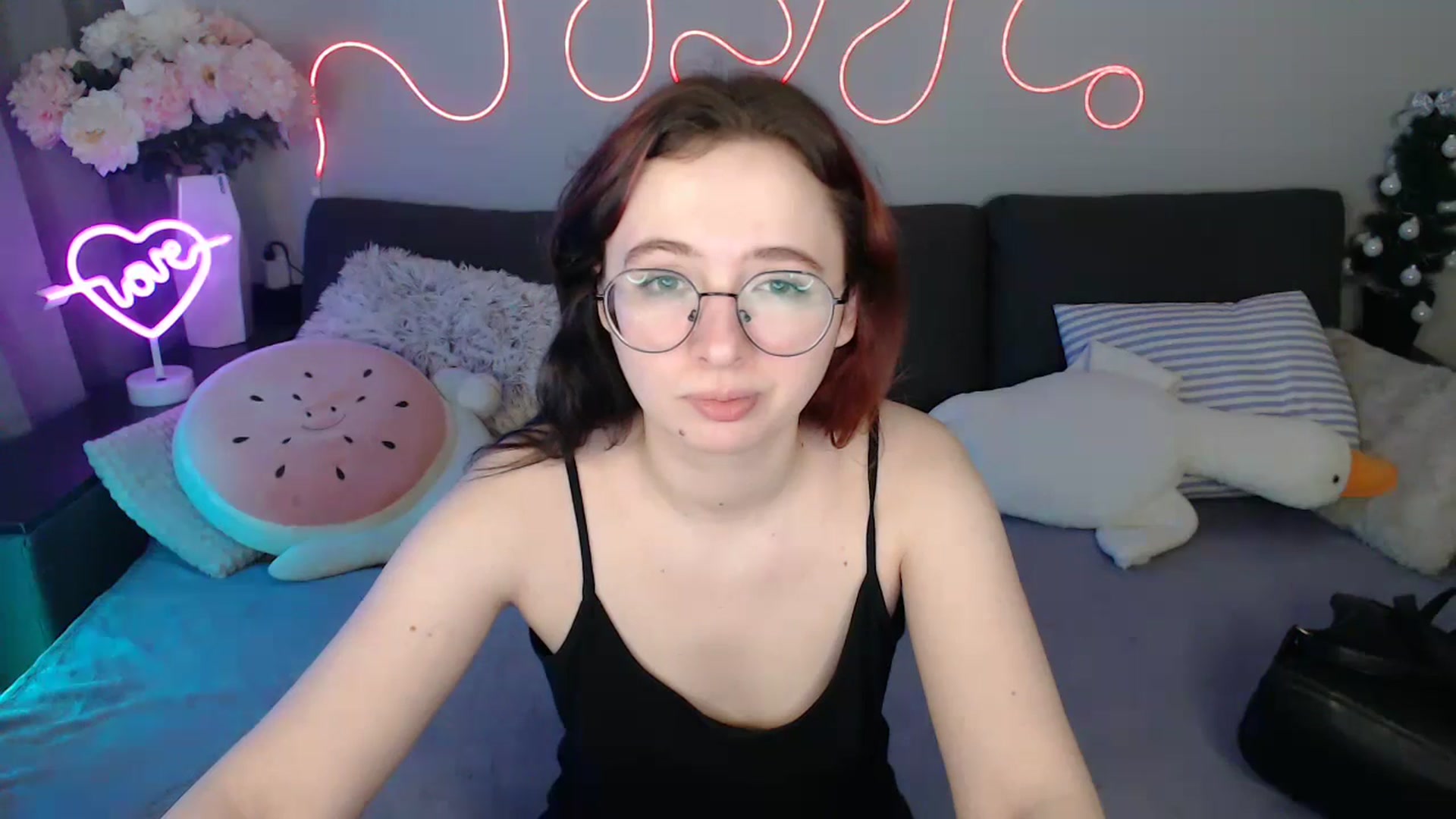 Gallery image thumbnail from Mini_Diva's myfreecams stream on, 04/13/2026, 08:32 image 20 of 20