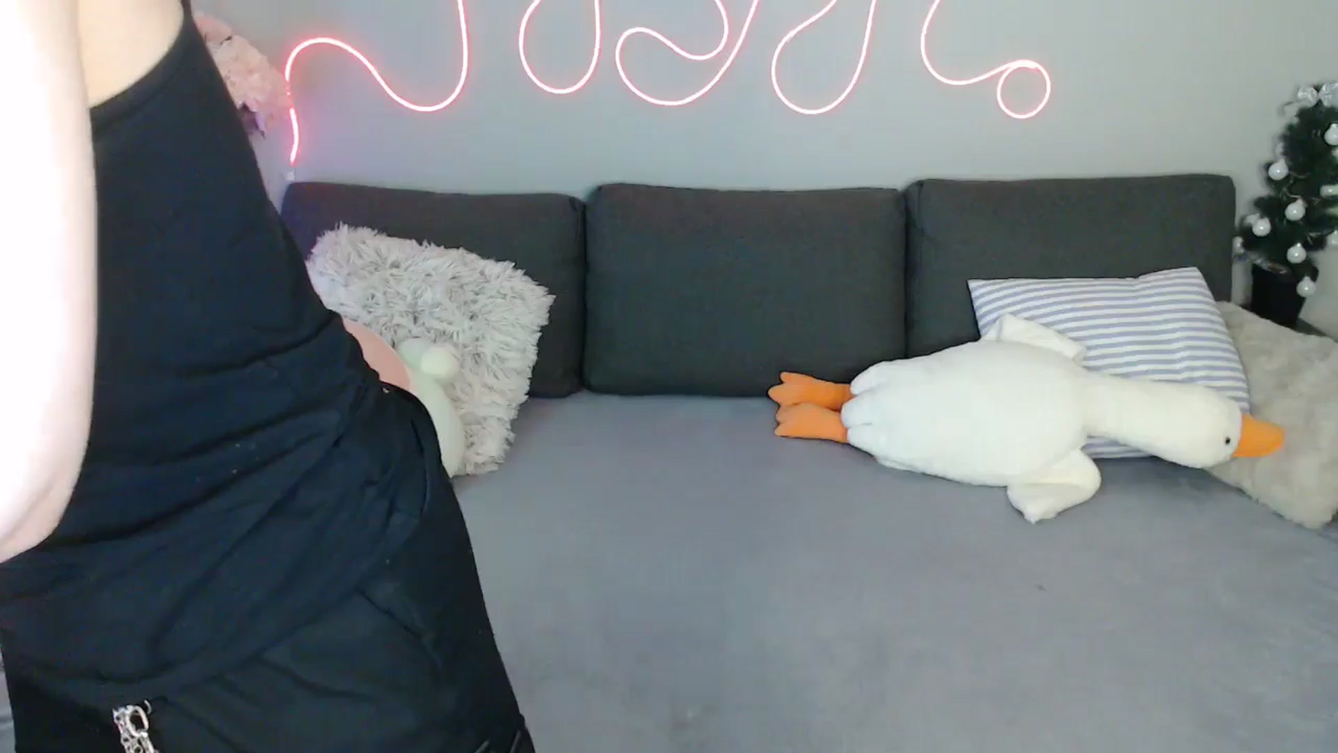 Gallery image thumbnail from Mini_Diva's myfreecams stream on, 04/13/2026, 10:25 image 2 of 20