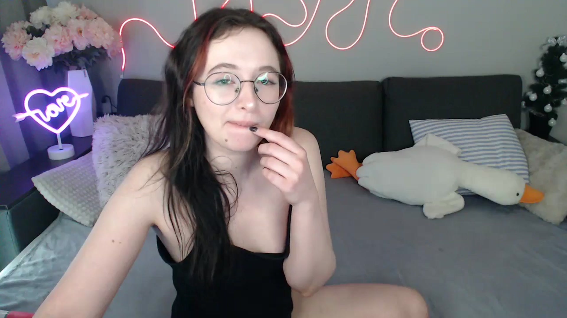 Gallery image thumbnail from Mini_Diva's myfreecams stream on, 04/13/2026, 13:59 image 16 of 20