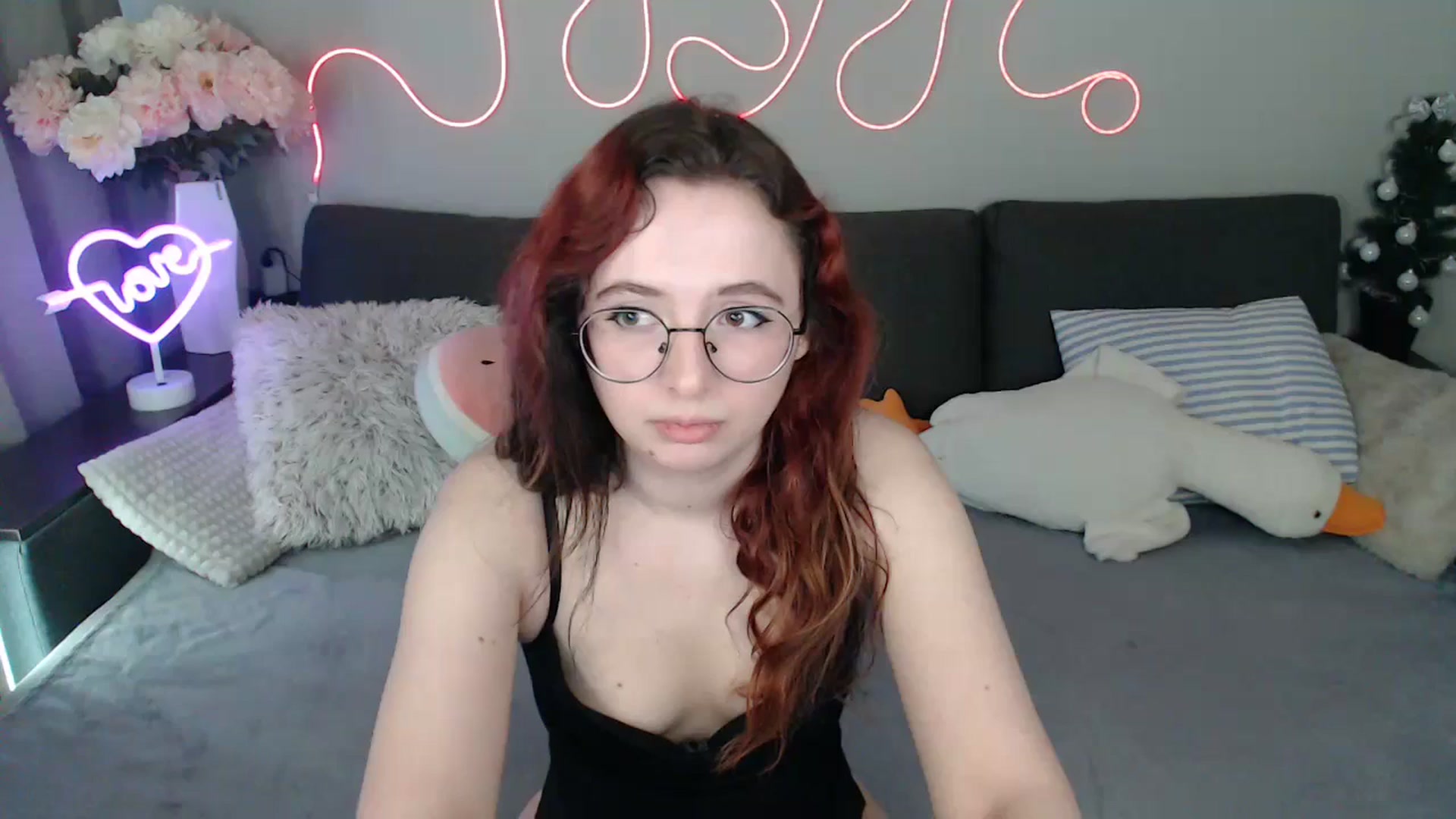Gallery image thumbnail from Mini_Diva's myfreecams stream on, 04/14/2026, 10:59 image 9 of 20