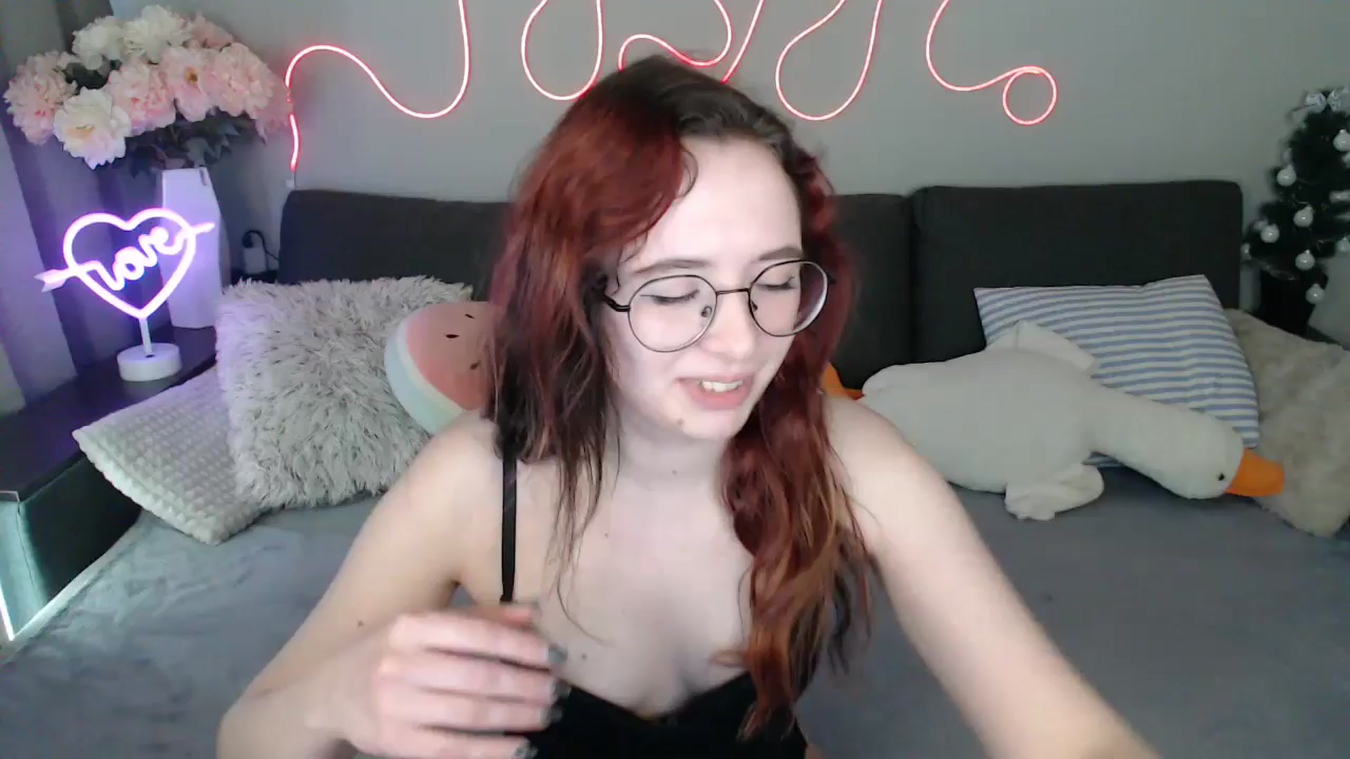 Gallery image thumbnail from Mini_Diva's myfreecams stream on, 04/14/2026, 10:59 image 8 of 20