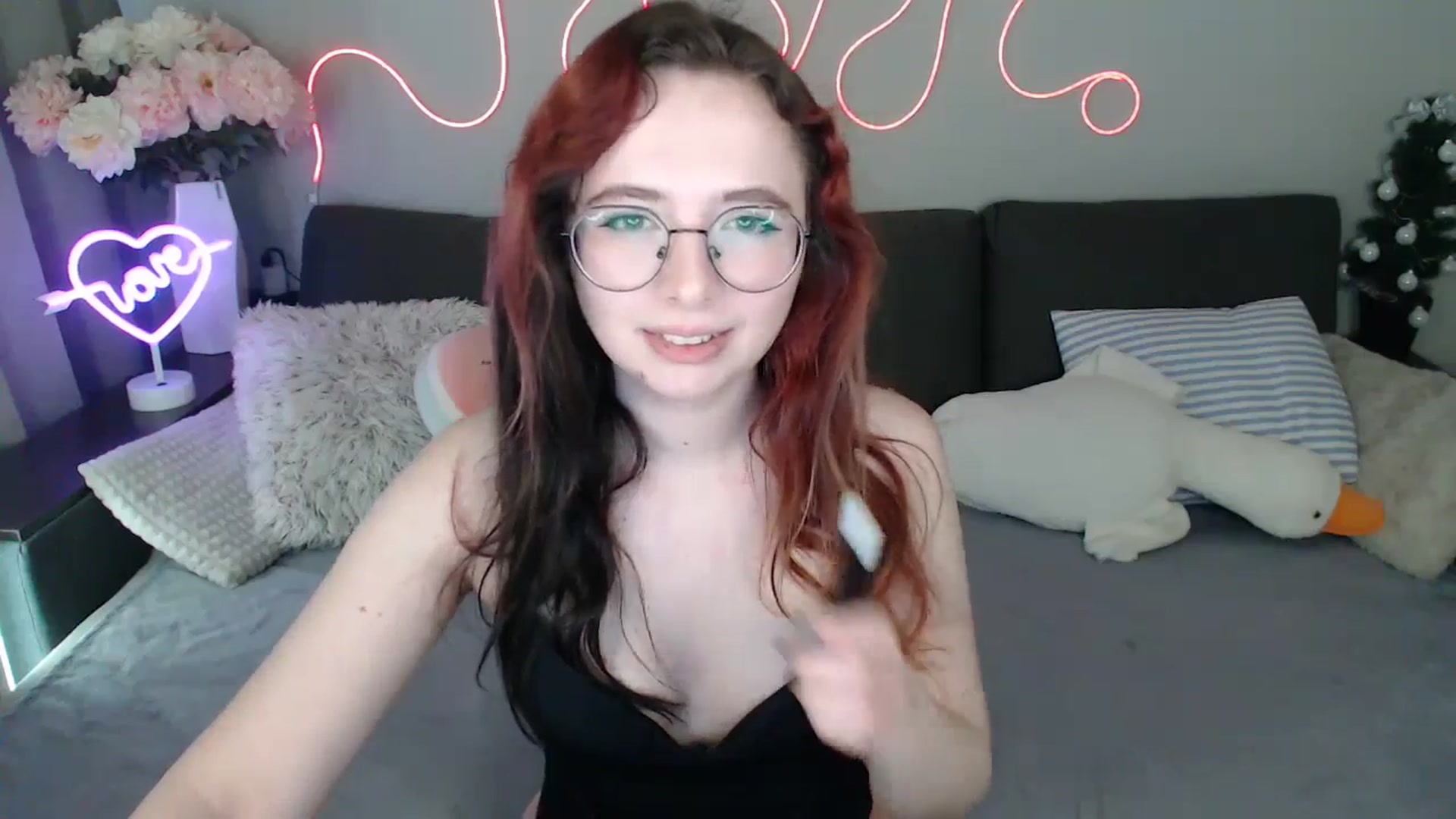 Gallery image thumbnail from Mini_Diva's myfreecams stream on, 04/14/2026, 10:59 image 17 of 20