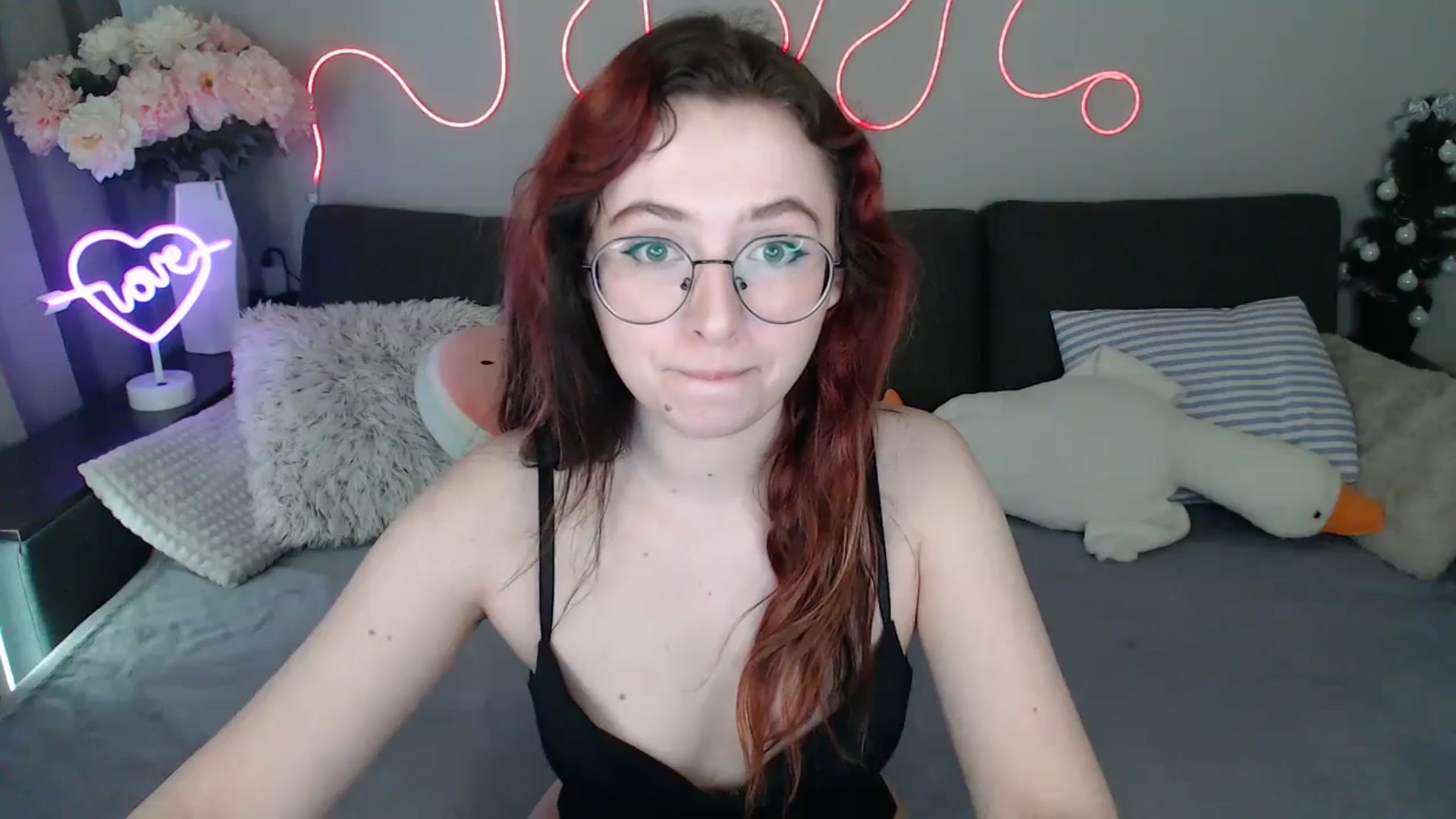 Gallery image thumbnail from Mini_Diva's myfreecams stream on, 04/14/2026, 10:59 image 7 of 20