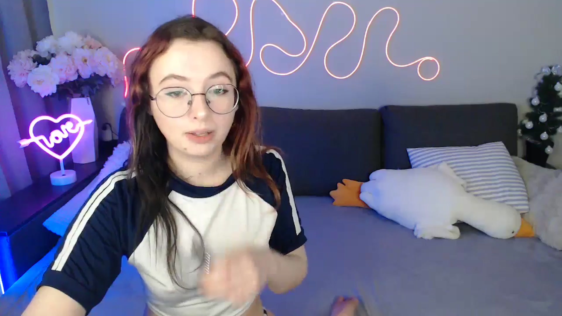 Gallery image thumbnail from Mini_Diva's myfreecams stream on, 04/17/2026, 11:47 image 11 of 20