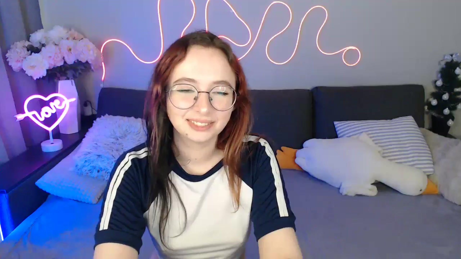 Gallery image thumbnail from Mini_Diva's myfreecams stream on, 04/17/2026, 11:47 image 12 of 20