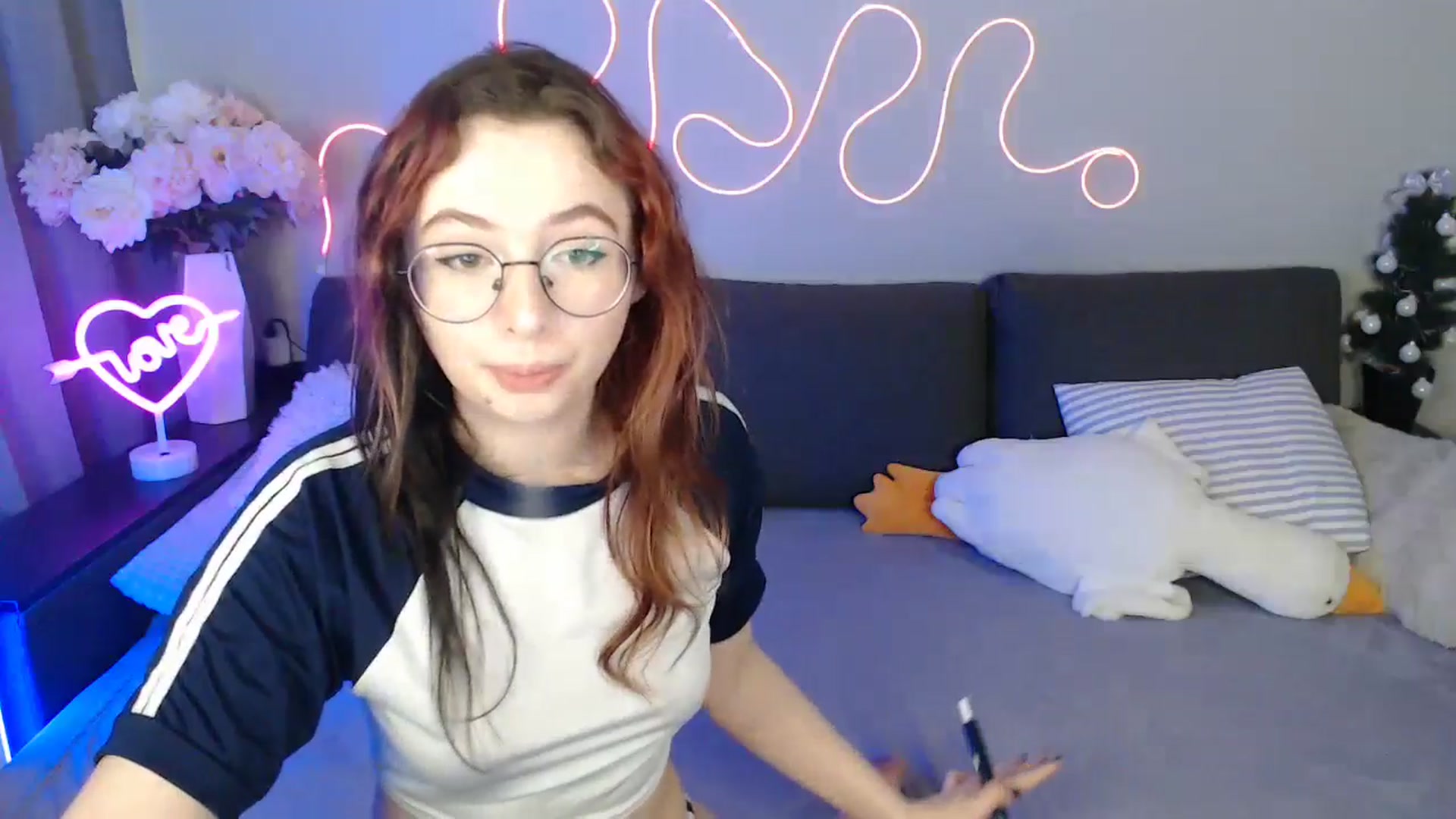 Gallery image thumbnail from Mini_Diva's myfreecams stream on, 04/17/2026, 11:47 image 8 of 20