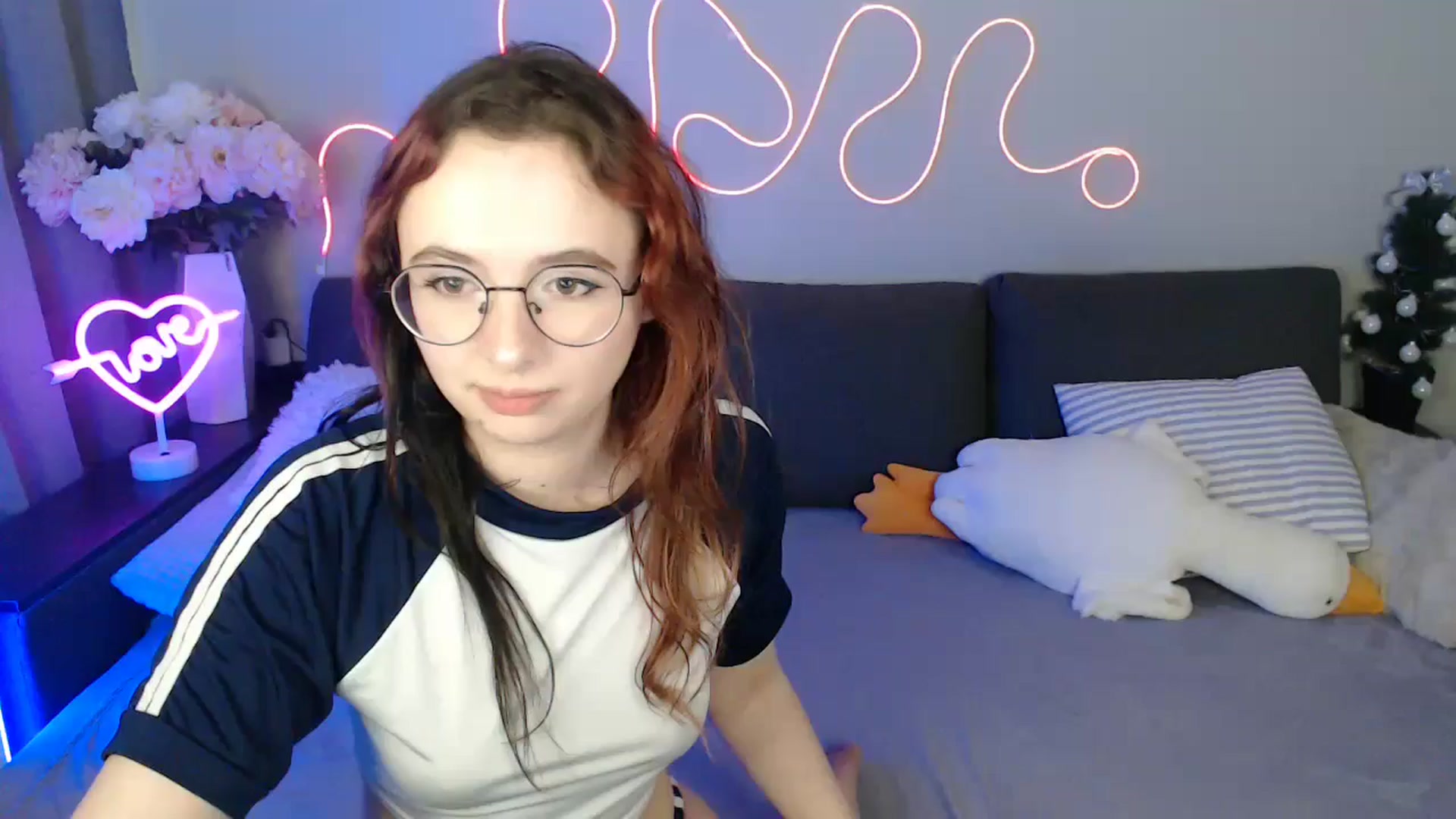 Gallery image thumbnail from Mini_Diva's myfreecams stream on, 04/17/2026, 11:47 image 1 of 20