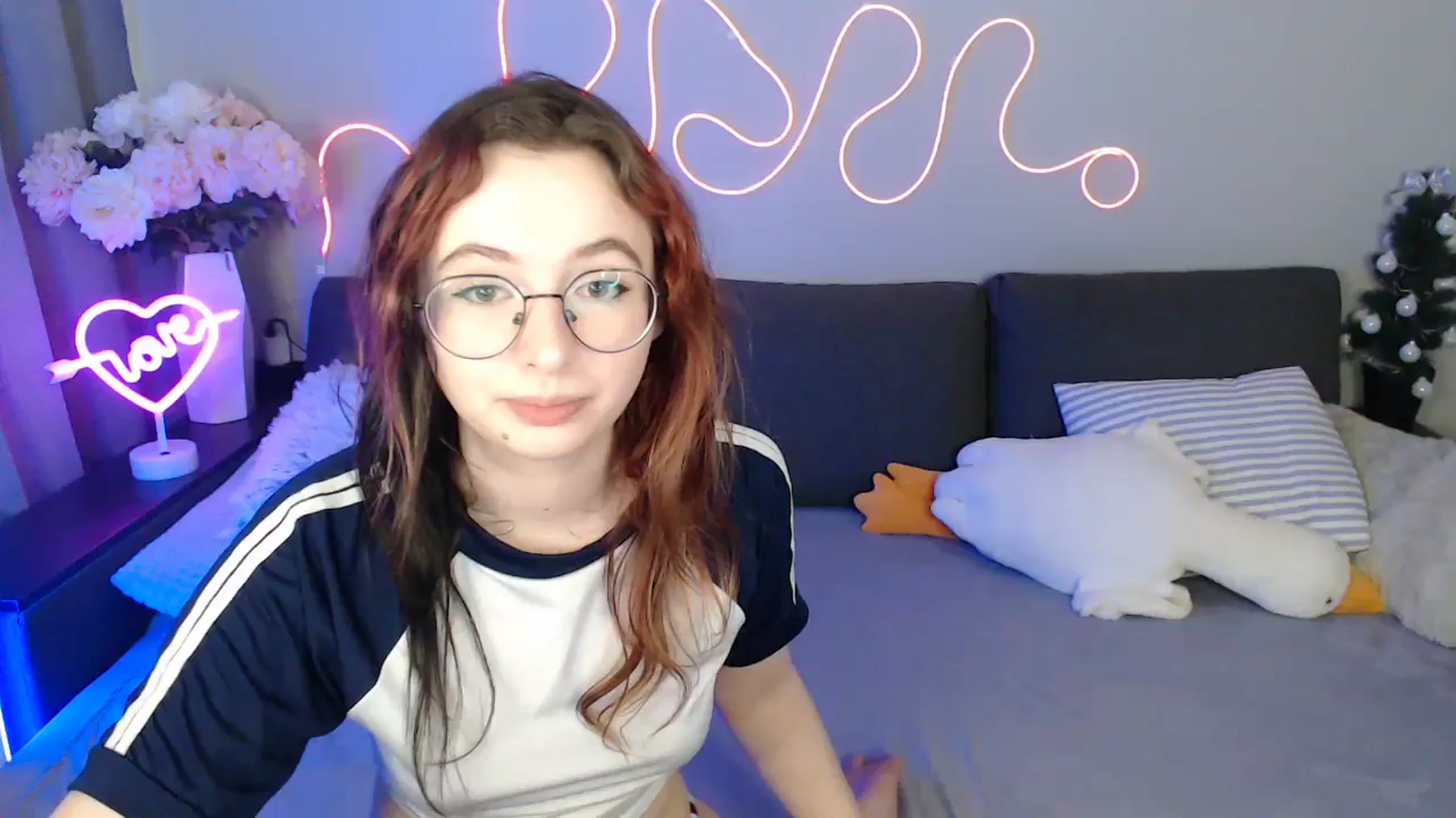 Gallery image thumbnail from Mini_Diva's myfreecams stream on, 04/17/2026, 11:47 image 7 of 20